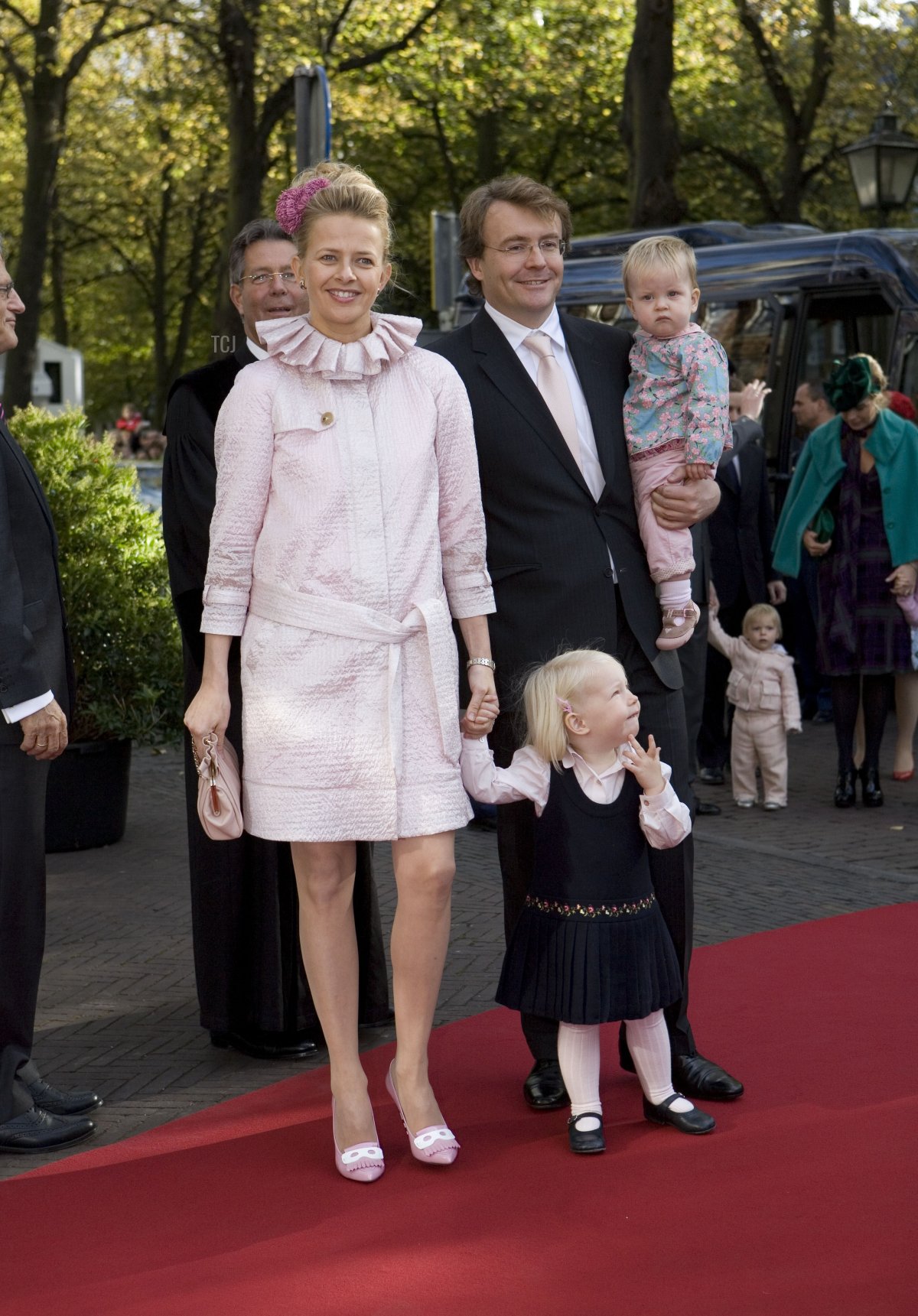 Il Principe Friso e la Principessa Mabel, con le loro figlie, Contessa Luana e Contessa Zaria, partecipano al battesimo della Principessa Ariane all'Aia il 20 Ottobre 2007 (Michel Porro/Getty Images)