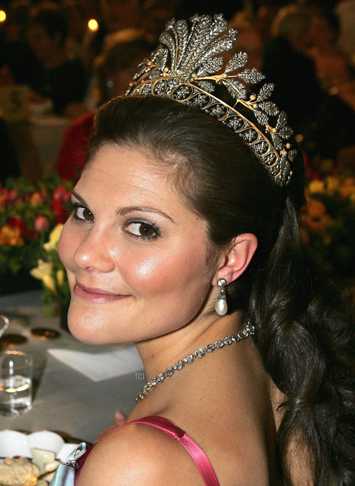 La Principessa Ereditiera Victoria di Svezia partecipa al banchetto del Premio Nobel a Stoccolma il 10 dicembre 2004 (SVEN NACKSTRAND/AFP via Getty Images)