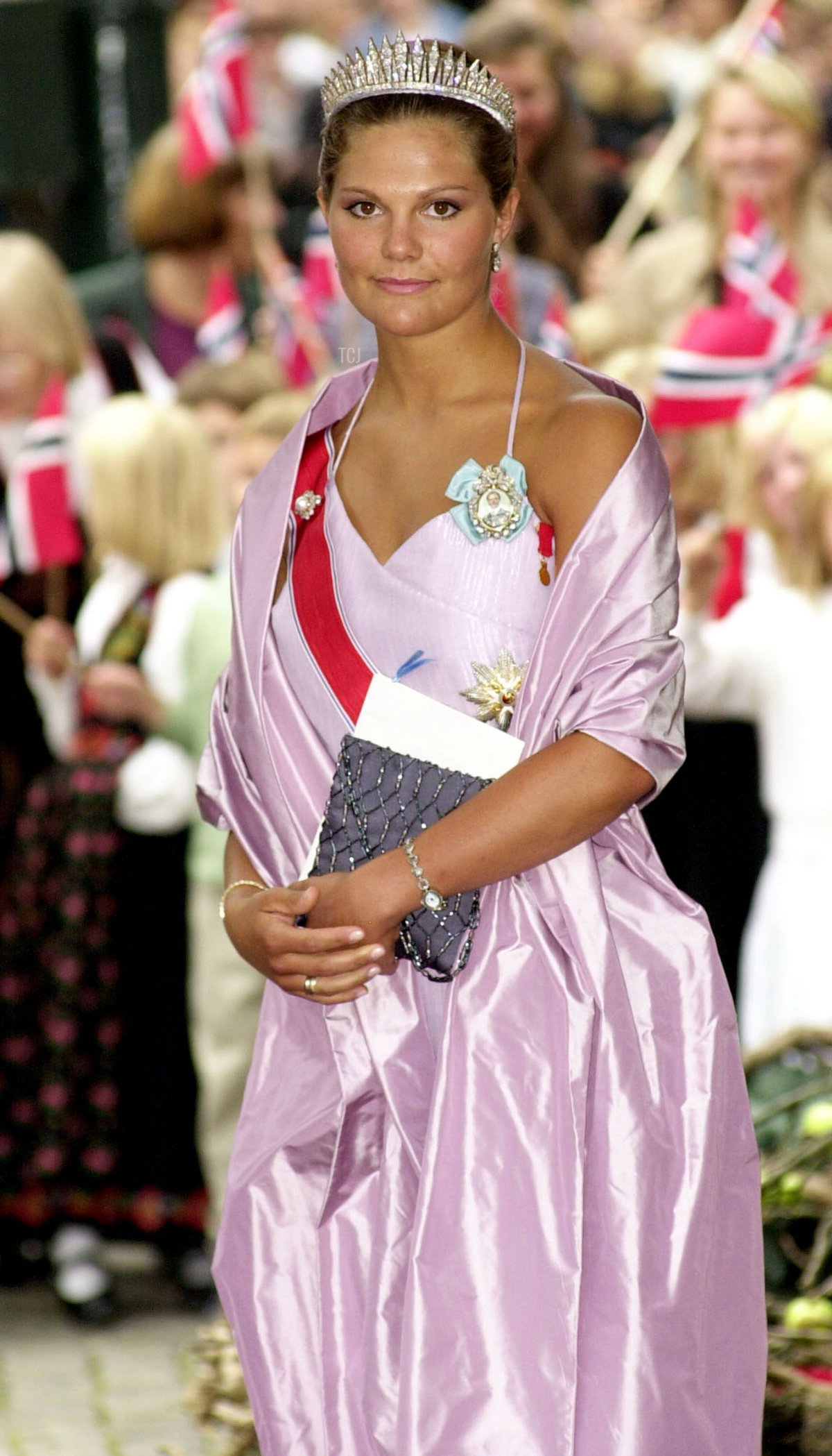 La Principessa Ereditaria di Svezia partecipa al matrimonio del Principe Ereditario Haakon e della Principessa Ereditaria Mette-Marit nella cattedrale di Oslo il 25 agosto 2001 (Anthony Harvey/Getty Images)