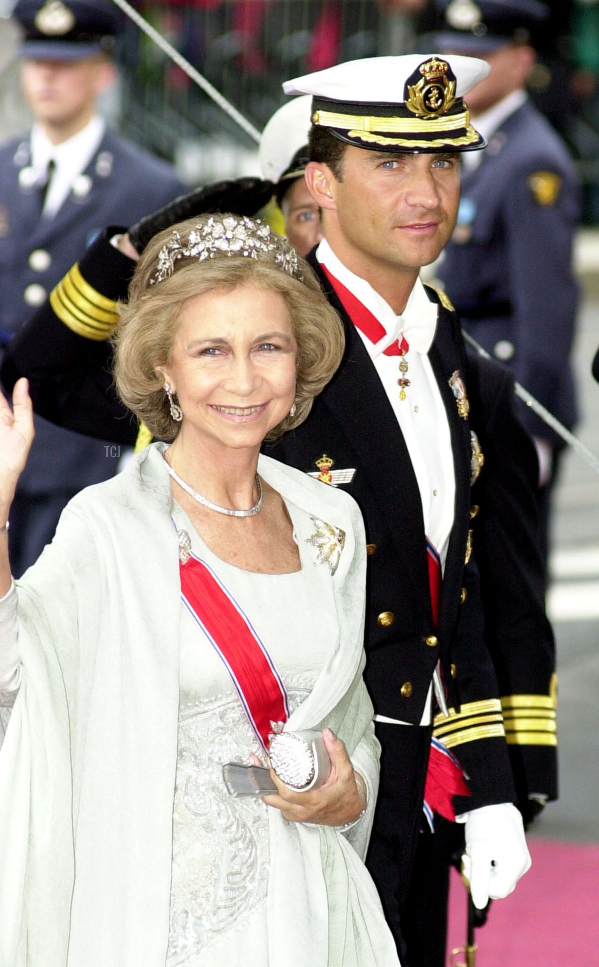 La Regina di Spagna e il Principe delle Asturie partecipano al matrimonio del Principe Ereditario Haakon e della Principessa Ereditaria Mette-Marit nella cattedrale di Oslo il 25 agosto 2001 (Anthony Harvey/Getty Images)