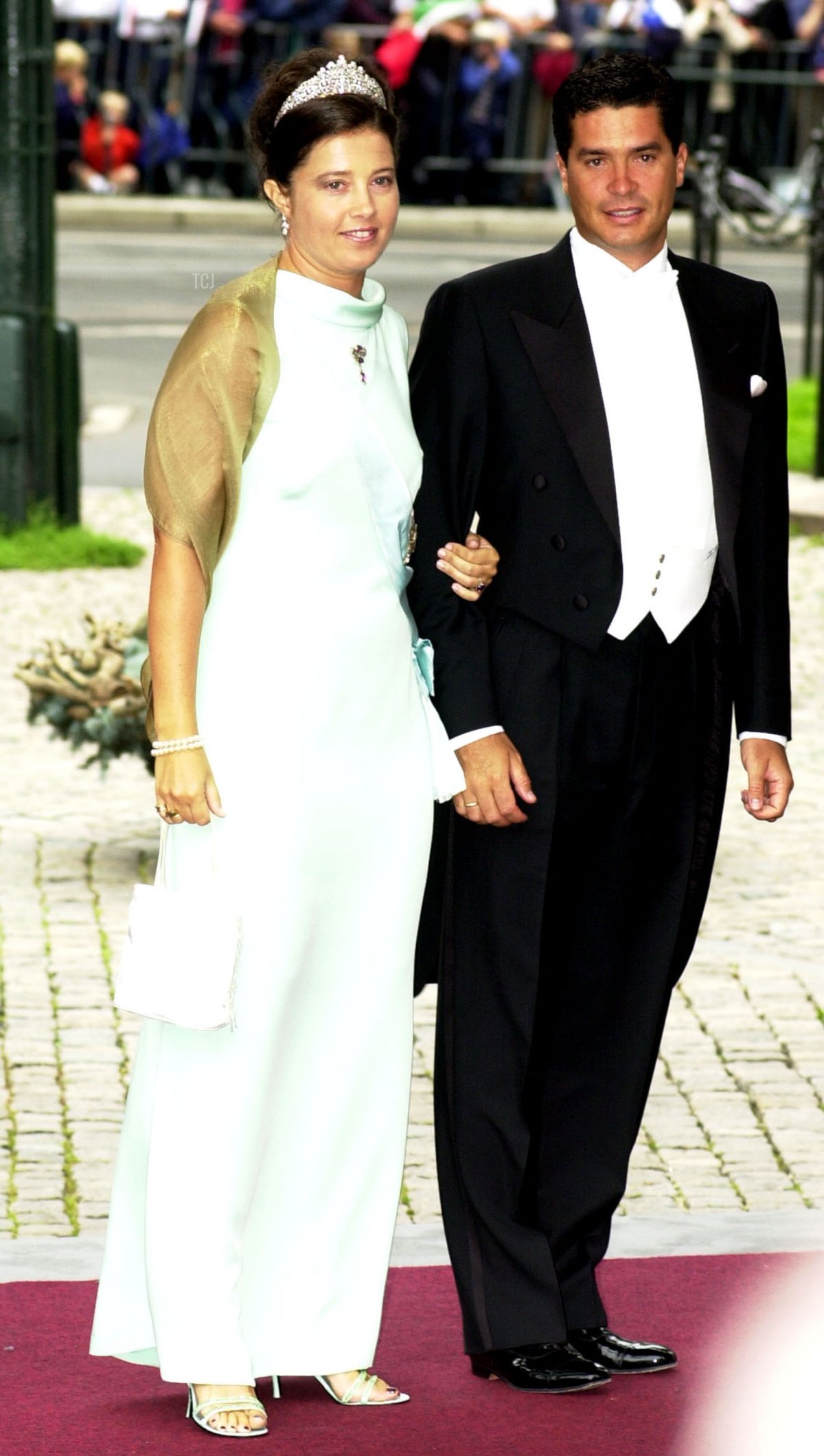 La Principessa Alexia e Carlos Morales Quintana partecipano al matrimonio del Principe Ereditario Haakon e della Principessa Ereditaria Mette-Marit nella cattedrale di Oslo il 25 agosto 2001 (Anthony Harvey/Getty Images)