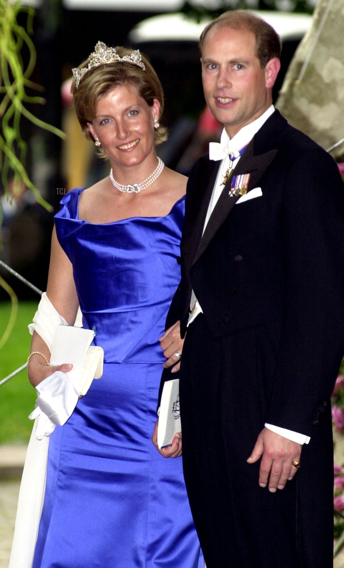 Il Conte e la Contessa di Wessex partecipano al matrimonio del Principe Ereditario Haakon e della Principessa Ereditaria Mette-Marit nella cattedrale di Oslo il 25 agosto 2001 (Anthony Harvey/Getty Images)