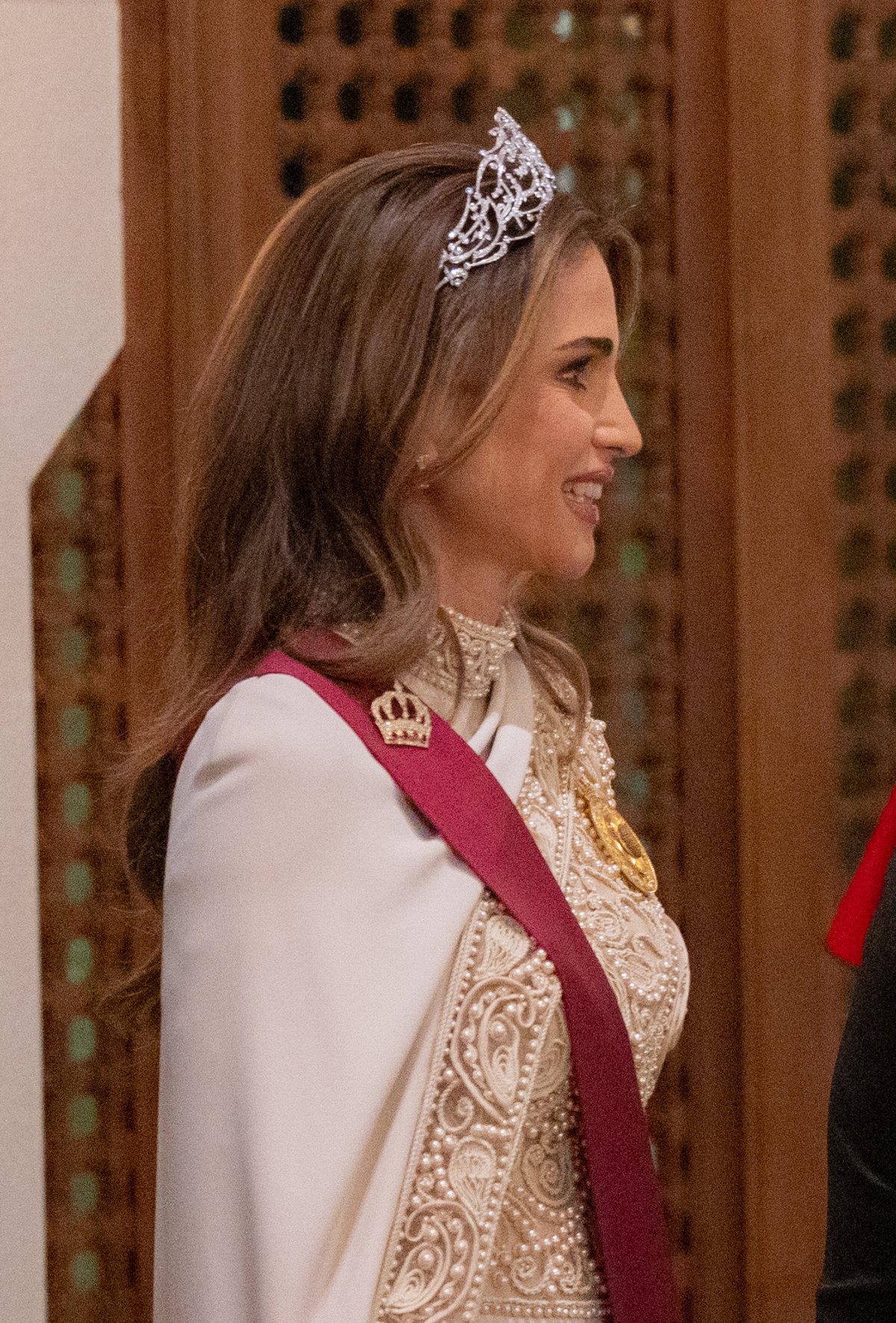 La regina Rania di Giordania partecipa a un banchetto per il matrimonio del principe ereditario Hussein e della principessa Rajwa di Giordania ad Amman il 1° giugno 2023 (Corte Hashemita Reale)