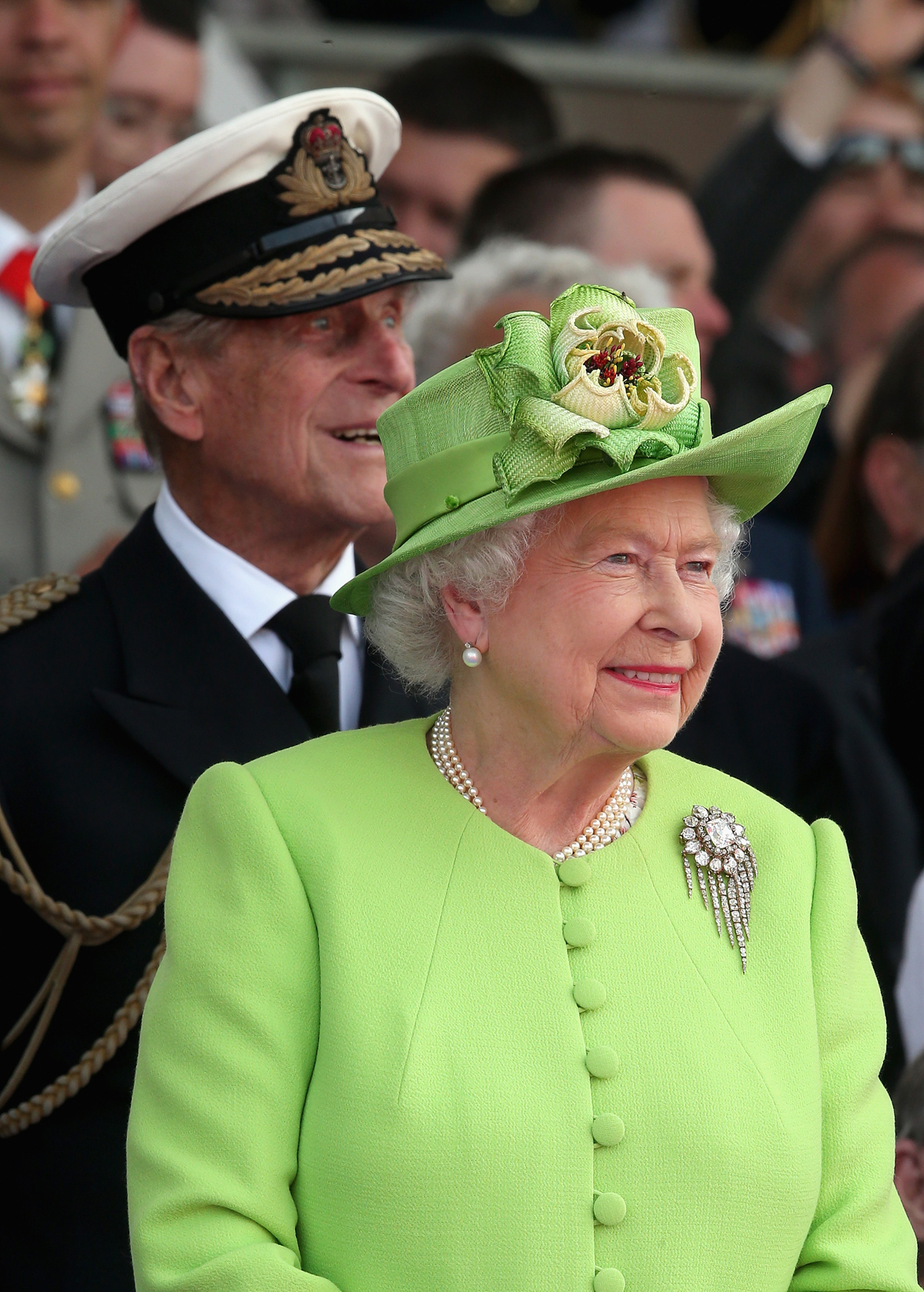 La regina Elisabetta II e il Principe Filippo partecipano a una cerimonia di commemorazione a Sword Beach in Normandia per il 70° anniversario del D-Day il 6 giugno 2014 (Chris Jackson/Getty Images)