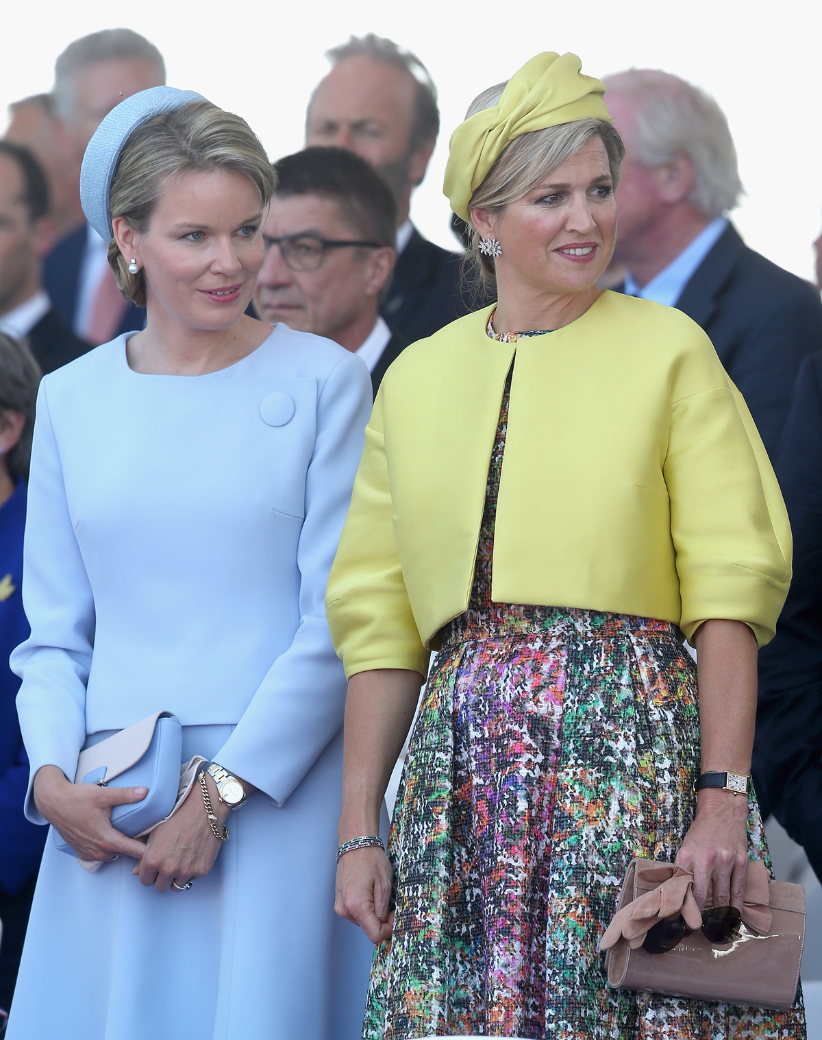 La regina Matilde del Belgio e la regina Maxima dei Paesi Bassi partecipano a una cerimonia di commemorazione a Sword Beach in Normandia per il 70° anniversario del D-Day il 6 giugno 2014 (Chris Jackson/Getty Images)