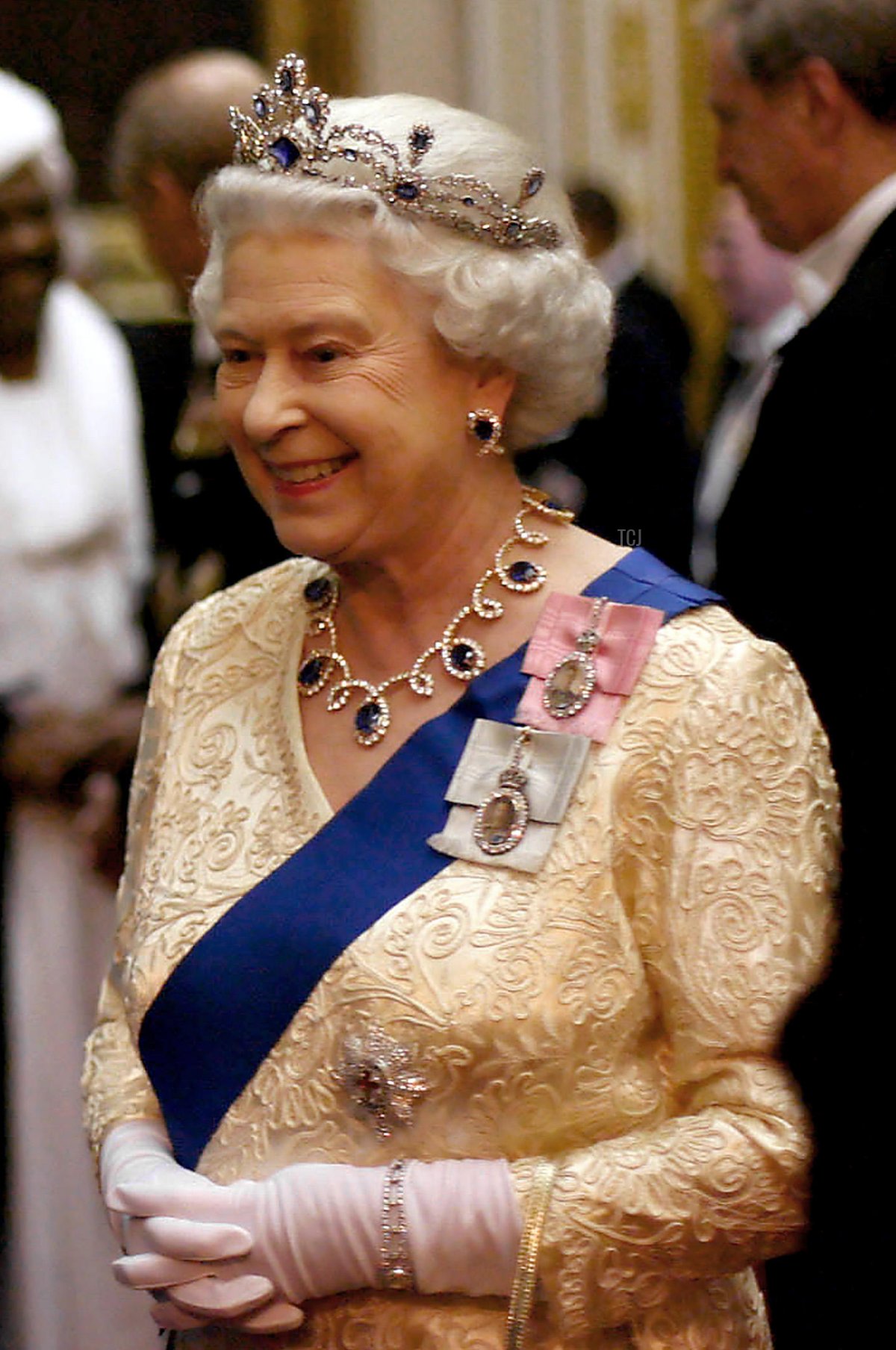 La regina Elisabetta II partecipa alla ricezione diplomatica annuale a Buckingham Palace a Londra il 16 novembre 2005 (Chris Young/PA Images/Alamy)