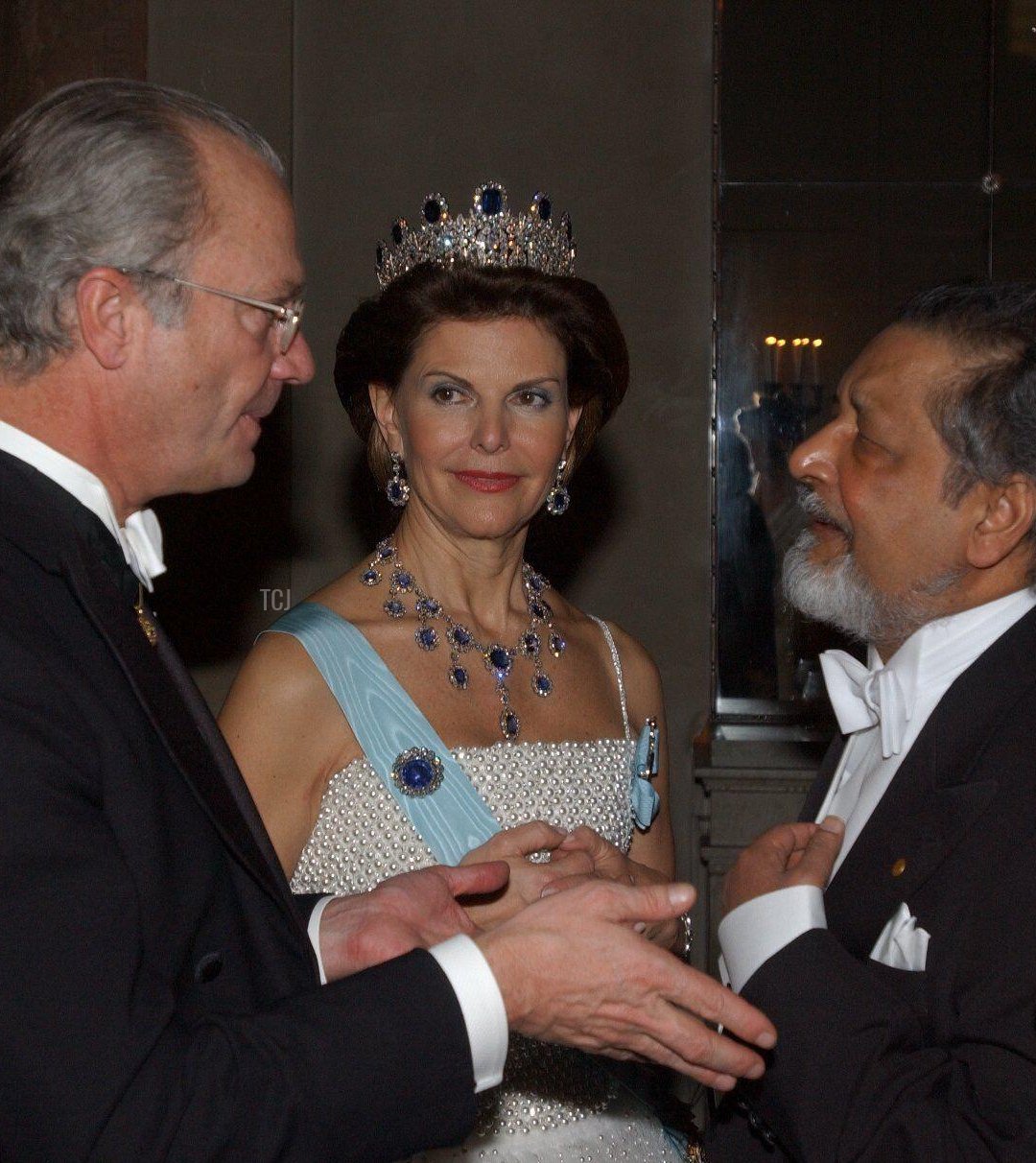 Queen Silvia of Sweden attends the Nobel Prize banquet in Stockholm on December 10, 2001 (Erhan Güner/TT News Agency/Alamy)