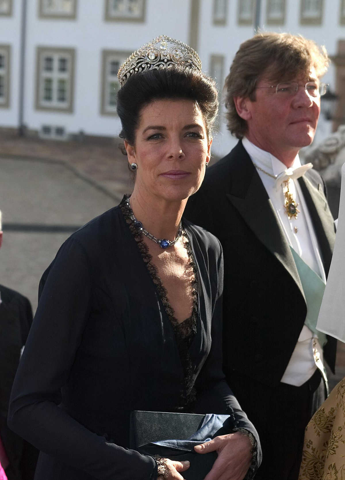 La Principessa Caroline di Monaco e suo marito, Ernst August di Hannover, partecipano al matrimonio del Principe Ereditario Frederik di Danimarca e Mary Elizabeth Donaldson a Copenaghen il 14 maggio 2004 (CLAUS FISKER/AFP/Getty Images)