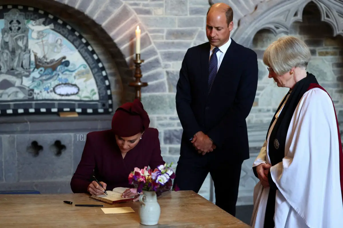 Il Principe e la Principessa del Galles partecipano a un servizio nella Cattedrale di St. David a Pembrokeshire, Wales, per commemorare il primo anniversario della morte della regina Elisabetta II, 8 settembre 2023 (Toby Melville - WPA Pool/Getty Images)