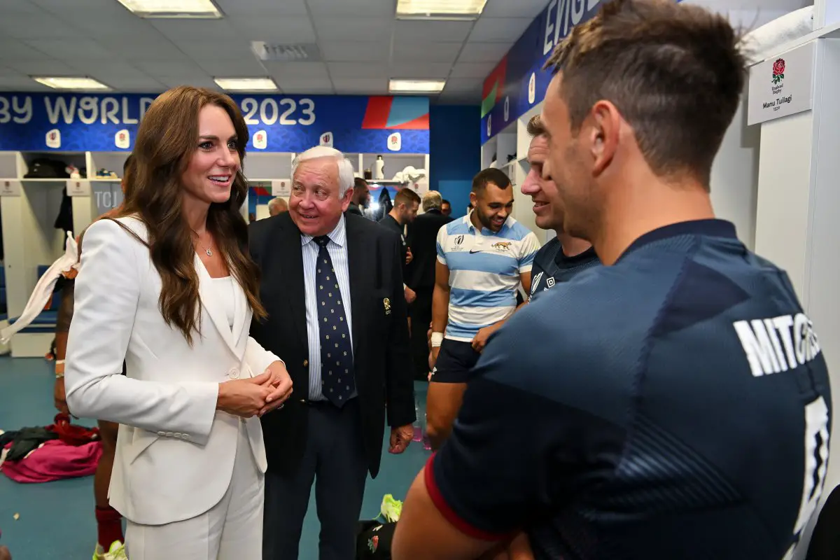 La Principessa di Galles parla con Alex Mitchell dopo la partita della Coppa del Mondo di Rugby tra Inghilterra e Argentina allo Stade Velodrome a Marsiglia, Francia, il 9 settembre 2023 (Dan Mullan/Getty Images)