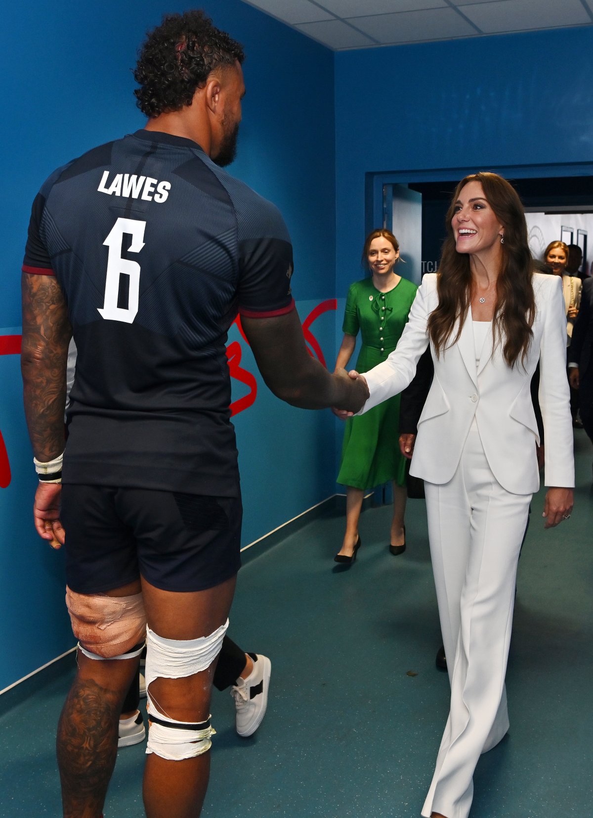 La Principessa di Galles incontra Courtney Lawes dopo la partita della Coppa del Mondo di Rugby tra Inghilterra e Argentina allo Stade Velodrome a Marsiglia, Francia, il 9 settembre 2023 (Dan Mullan/Getty Images)