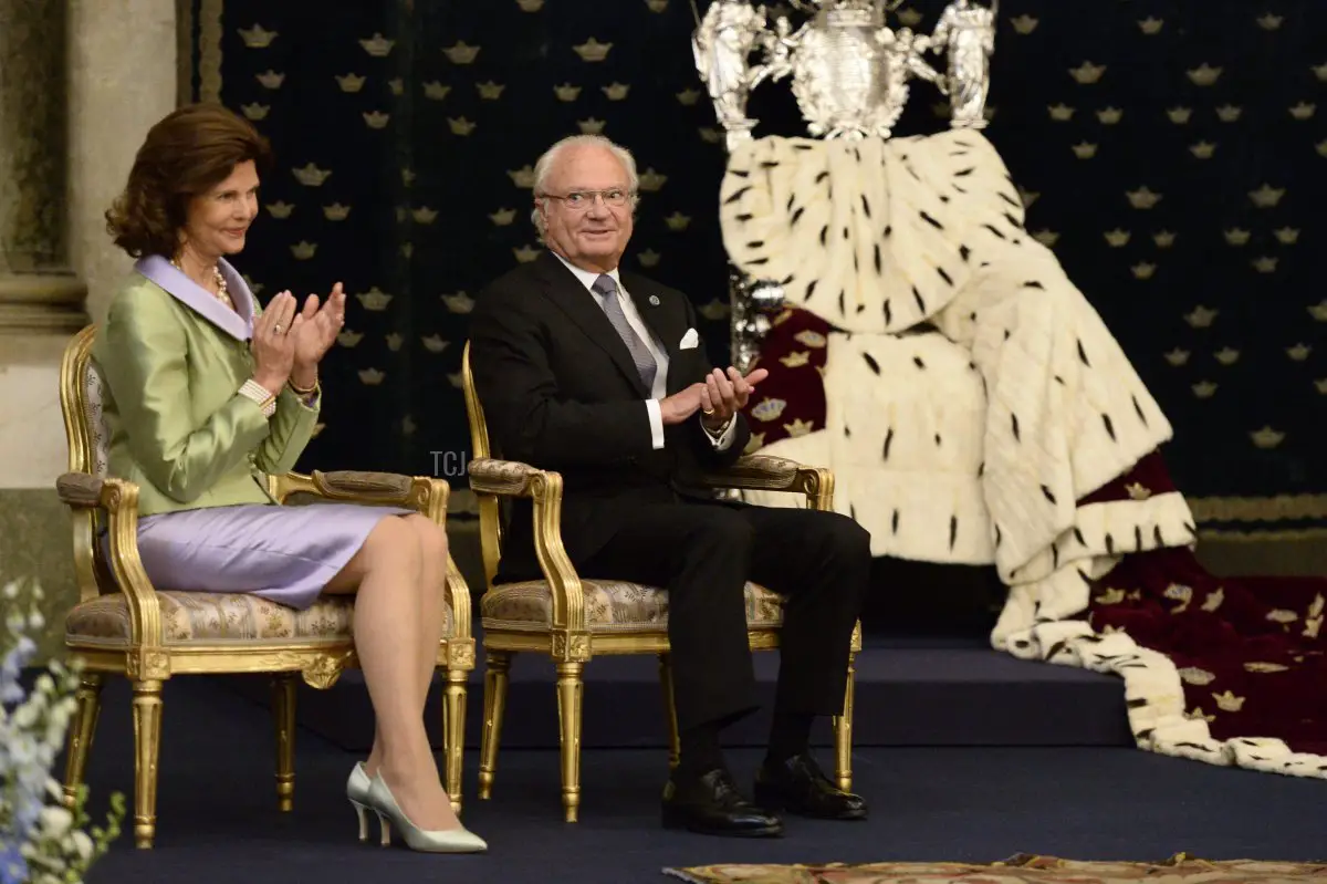 Il re Carl XVI Gustaf e la regina Silvia partecipano a una reception al Palazzo Reale di Stoccolma per il 40° anniversario dell'ascesa al trono del Re, 19 settembre 2013 (LEIF R JANSSON/AFP via Getty Images)