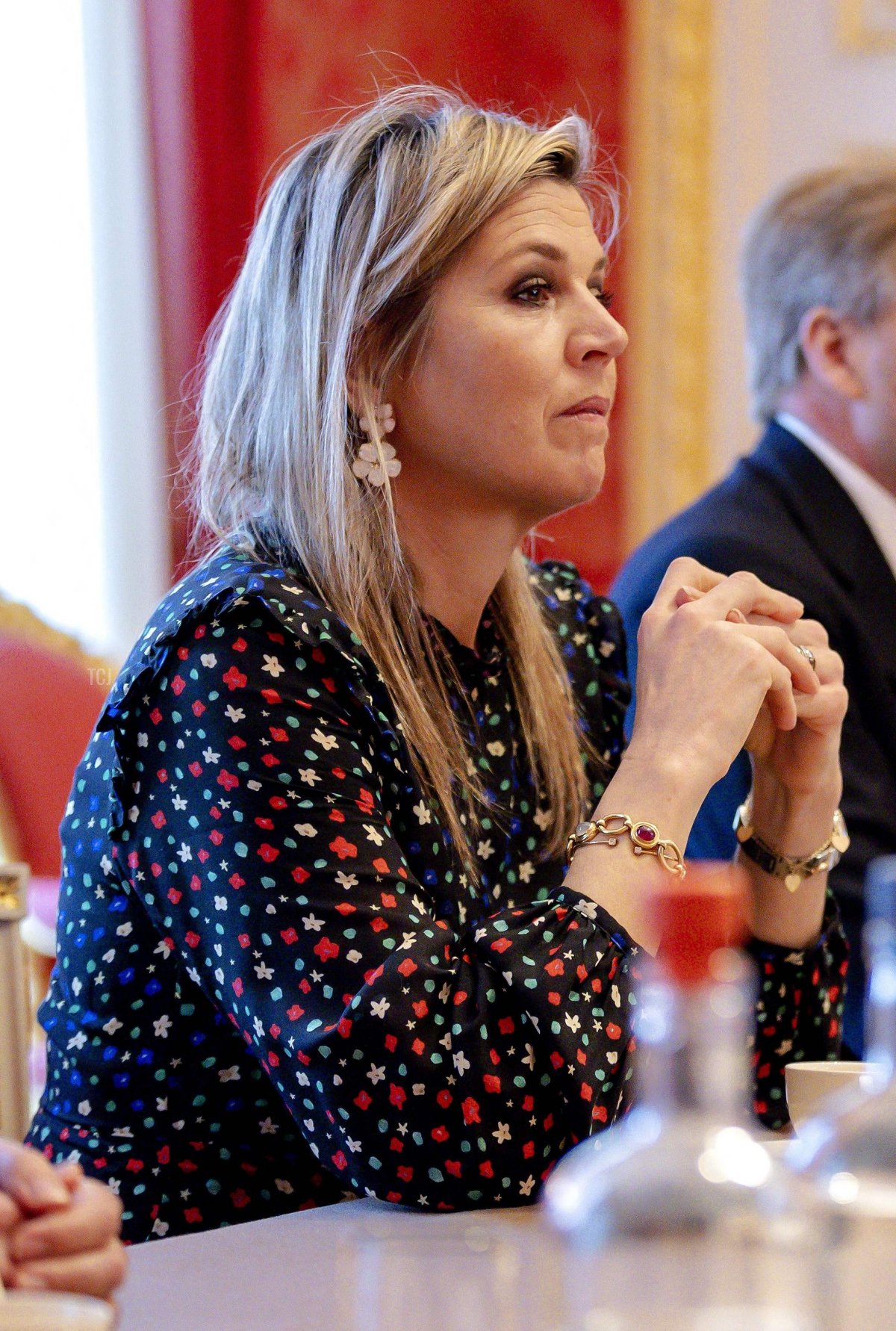 La regina Maxima incontra persone della comunità ucraina nei Paesi Bassi al Palazzo Noordeinde l'8 marzo 2022 (ROBIN VAN LONKHUIJSEN/ANP/AFP via Getty Images)