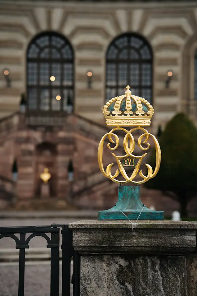 Un nuovo monogramma reale, un regalo del Giubileo d'Oro dal personale della corte reale, è fotografato al Palazzo Reale di Stoccolma, 13 settembre 2023 (Clément Morin/Il Palazzo Reale)