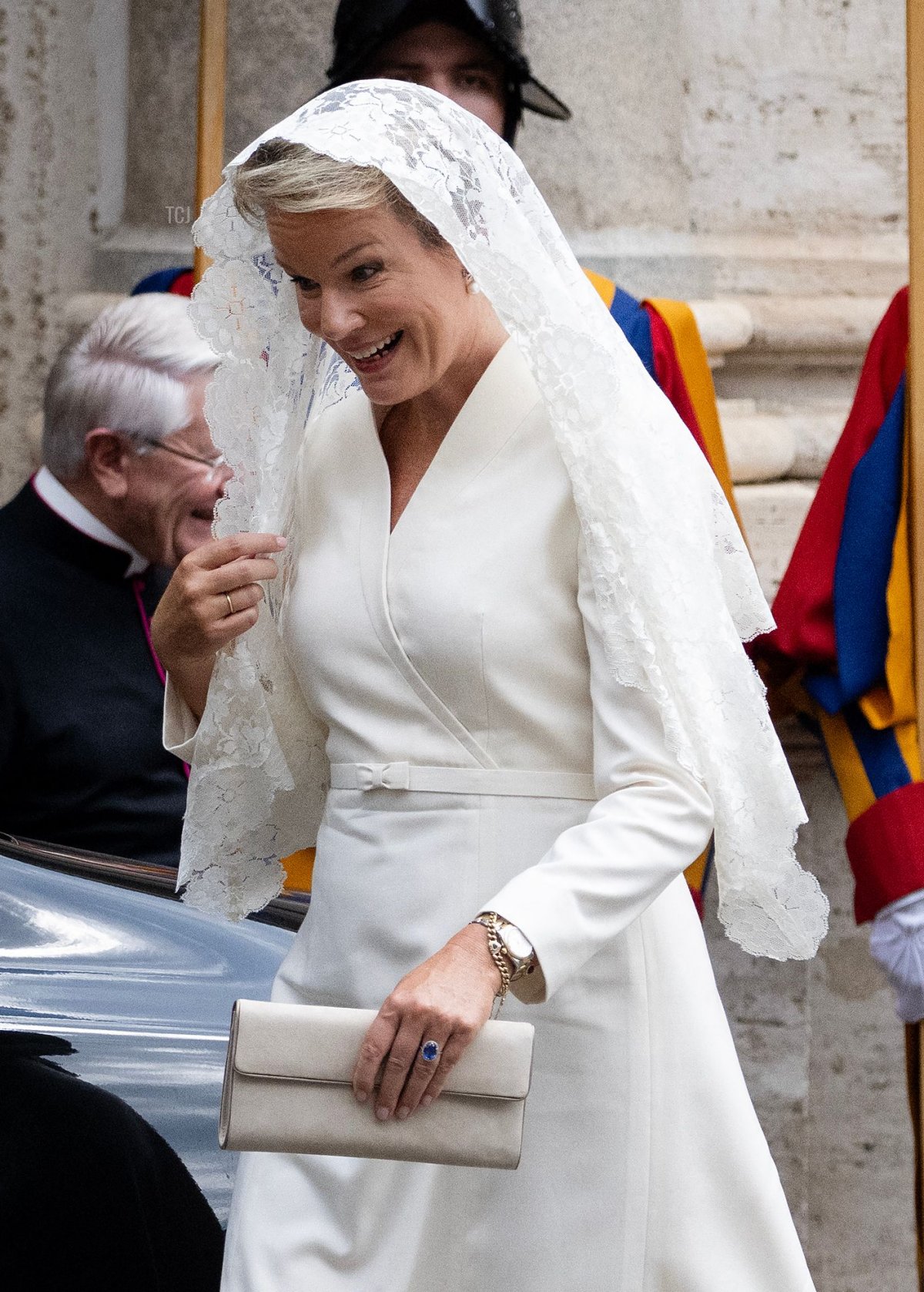 La Regina dei Belgi, parte dopo un'udienza privata con Papa Francesco al Vaticano, 14 settembre 2023 (TIZIANA FABI/AFP via Getty Images)