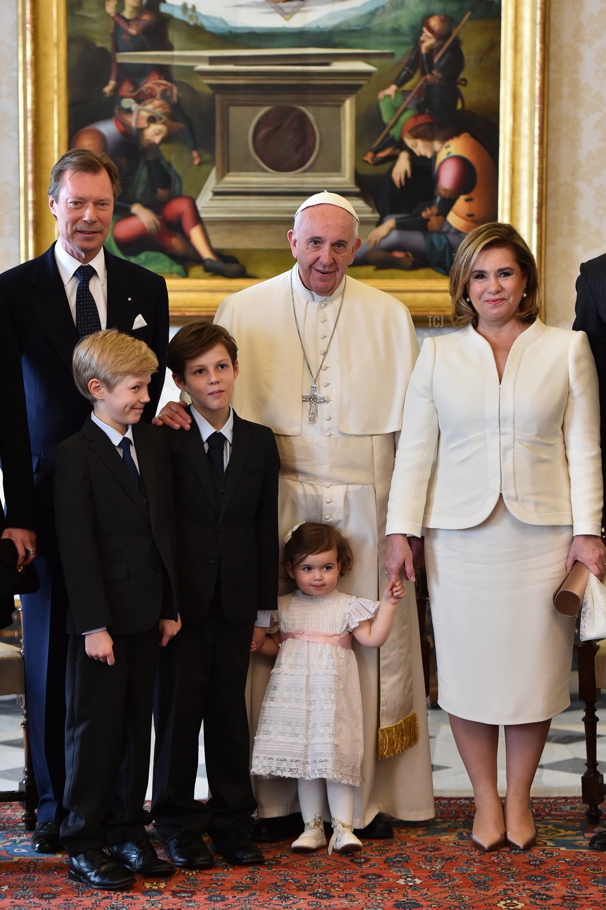 Il Granduca e la Granduchessa di Lussemburgo, con tre dei loro nipoti, incontrano Papa Francesco al Vaticano, 21 marzo 2016 (GABRIEL BOUYS/AFP via Getty Images)