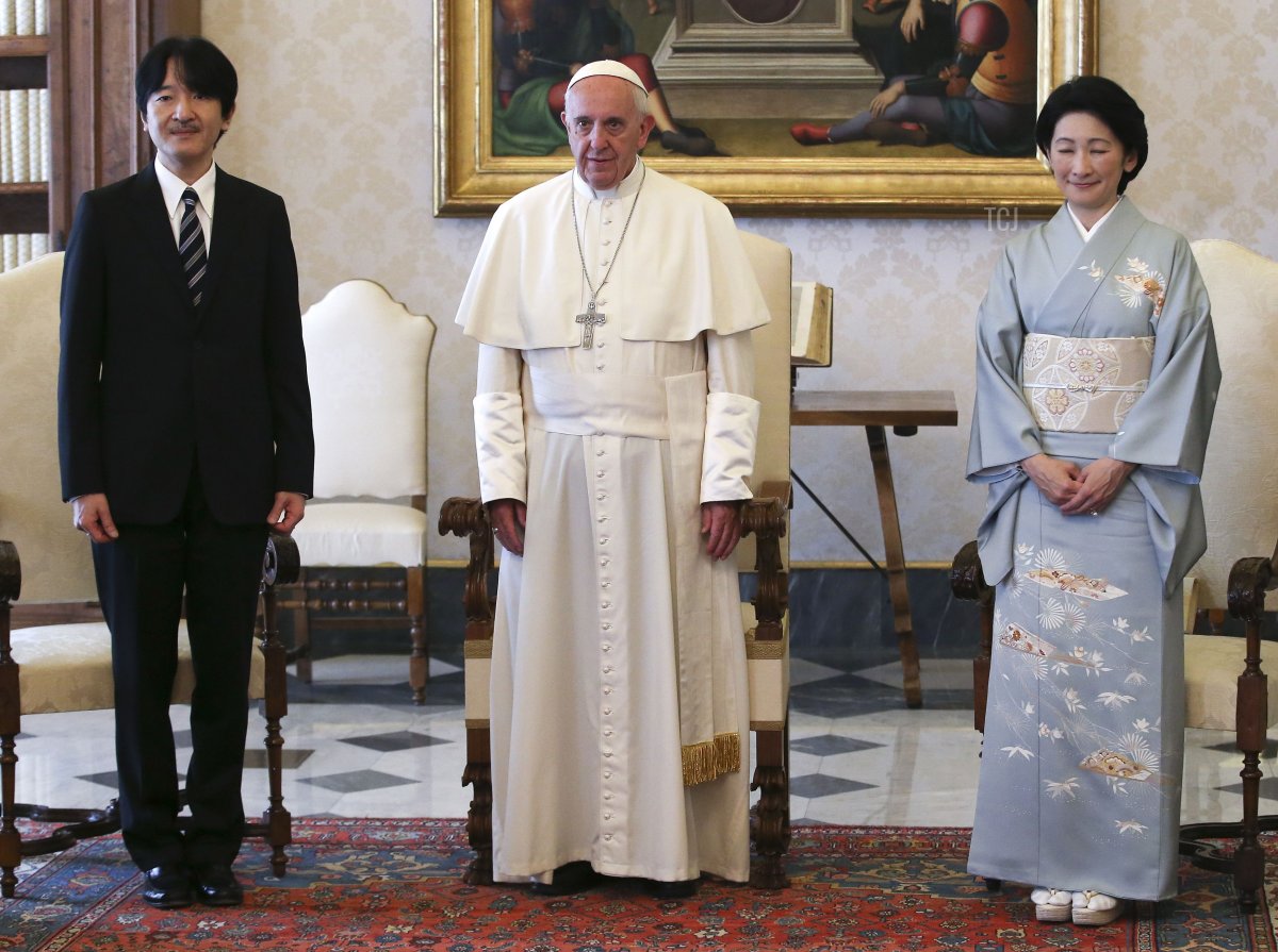 Il Principe e la Principessa Akishino incontrano Papa Francesco al Vaticano, 12 maggio 2016 (STEFANO RELLANDINI/AFP via Getty Images)