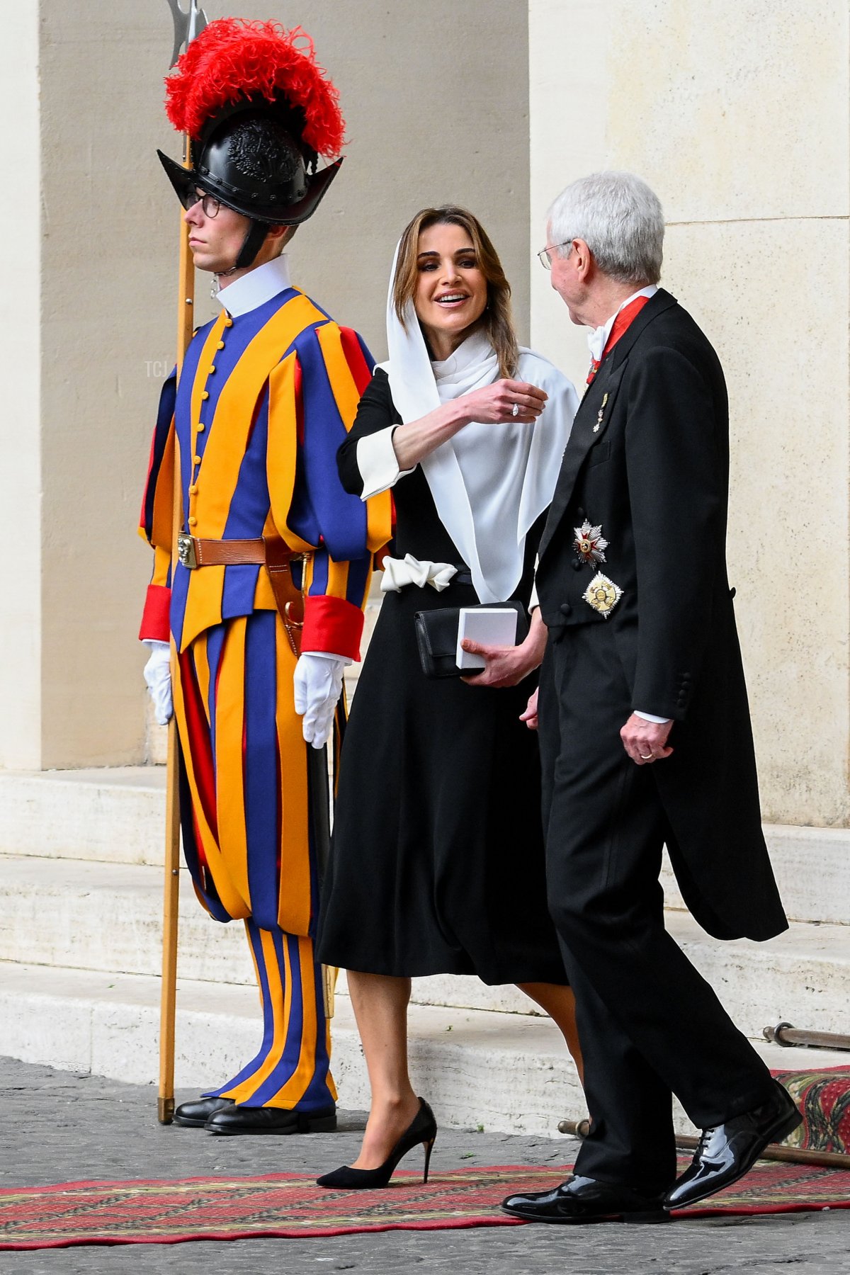 La Regina di Giordania parte dopo un'udienza privata con Papa Francesco al Vaticano, 10 novembre 2022 (VINCENZO PINTO/AFP via Getty Images)