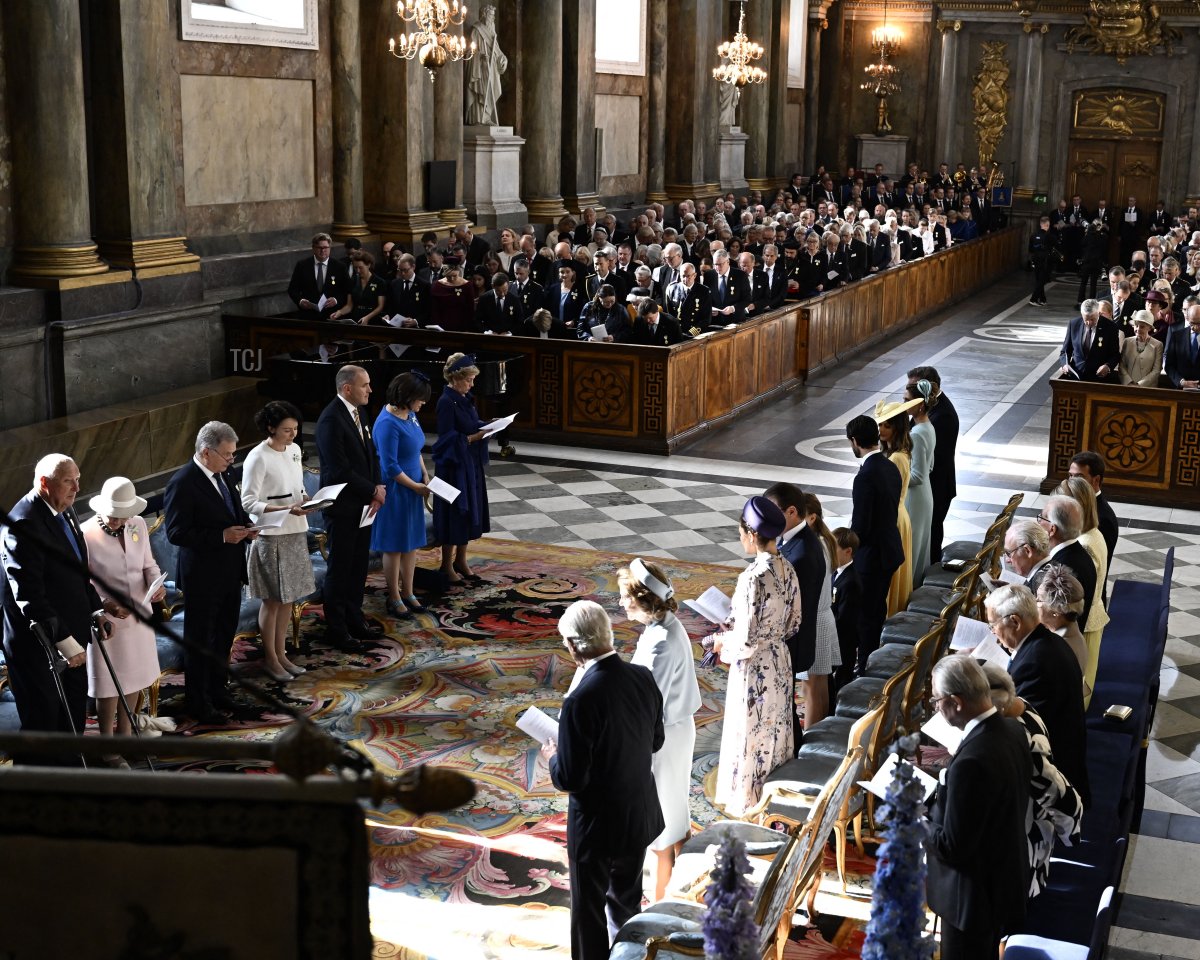 I membri delle famiglie reali svedese, danese e norvegese partecipano a un servizio Te Deum al Palazzo Reale di Stoccolma per celebrare il Giubileo d'oro del Re Carlo XVI Gustavo di Svezia il 15 settembre 2023 (JONAS EKSTROMER/TT NEWS AGENCY/AFP via Getty Images)