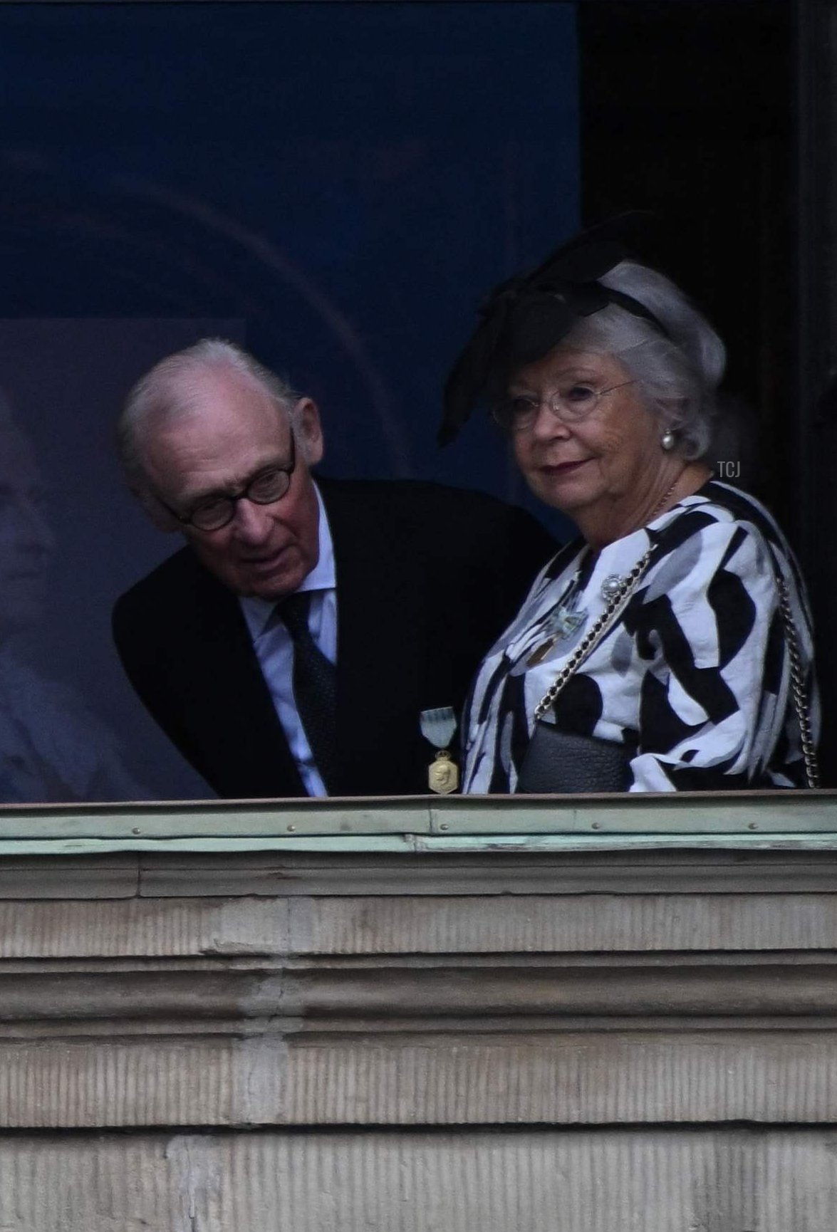 La Principessa Cristina osserva da una finestra del Palazzo Reale di Stoccolma durante le celebrazioni del Giubileo d'oro del Re Carlo XVI Gustavo il 15 settembre 2023 (JONATHAN NACKSTRAND/AFP via Getty Images)