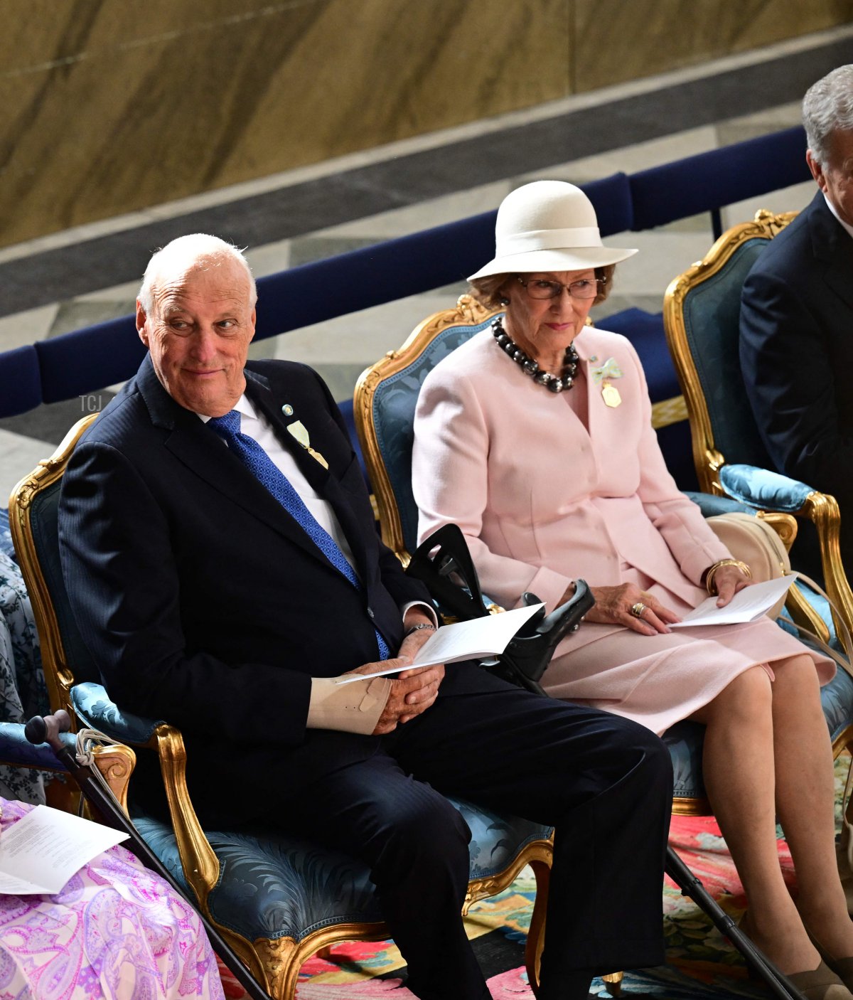 Re Harald V e Regina Sonia di Norvegia partecipano a un servizio Te Deum al Palazzo Reale di Stoccolma per celebrare il Giubileo d'oro del Re Carlo XVI Gustavo di Svezia il 15 settembre 2023 (JONAS EKSTROMER/TT News Agency/AFP via Getty Images)