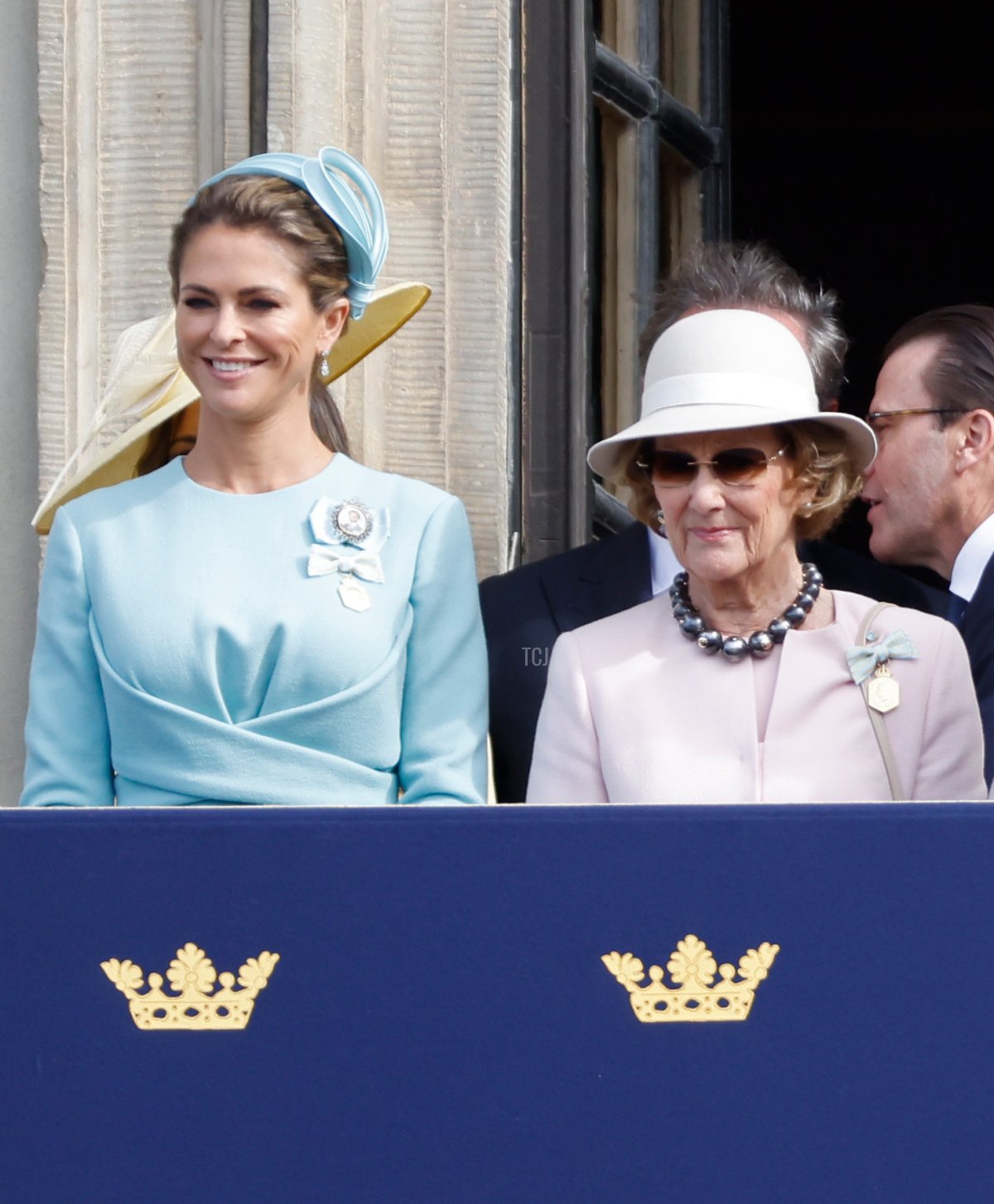 La Principessa Madeleine di Svezia e la Regina Sonia di Norvegia si presentano al balcone del Palazzo Reale di Stoccolma durante le celebrazioni del Giubileo d'oro del Re Carlo XVI Gustavo il 15 settembre 2023 (Michael Campanella/Getty Images)