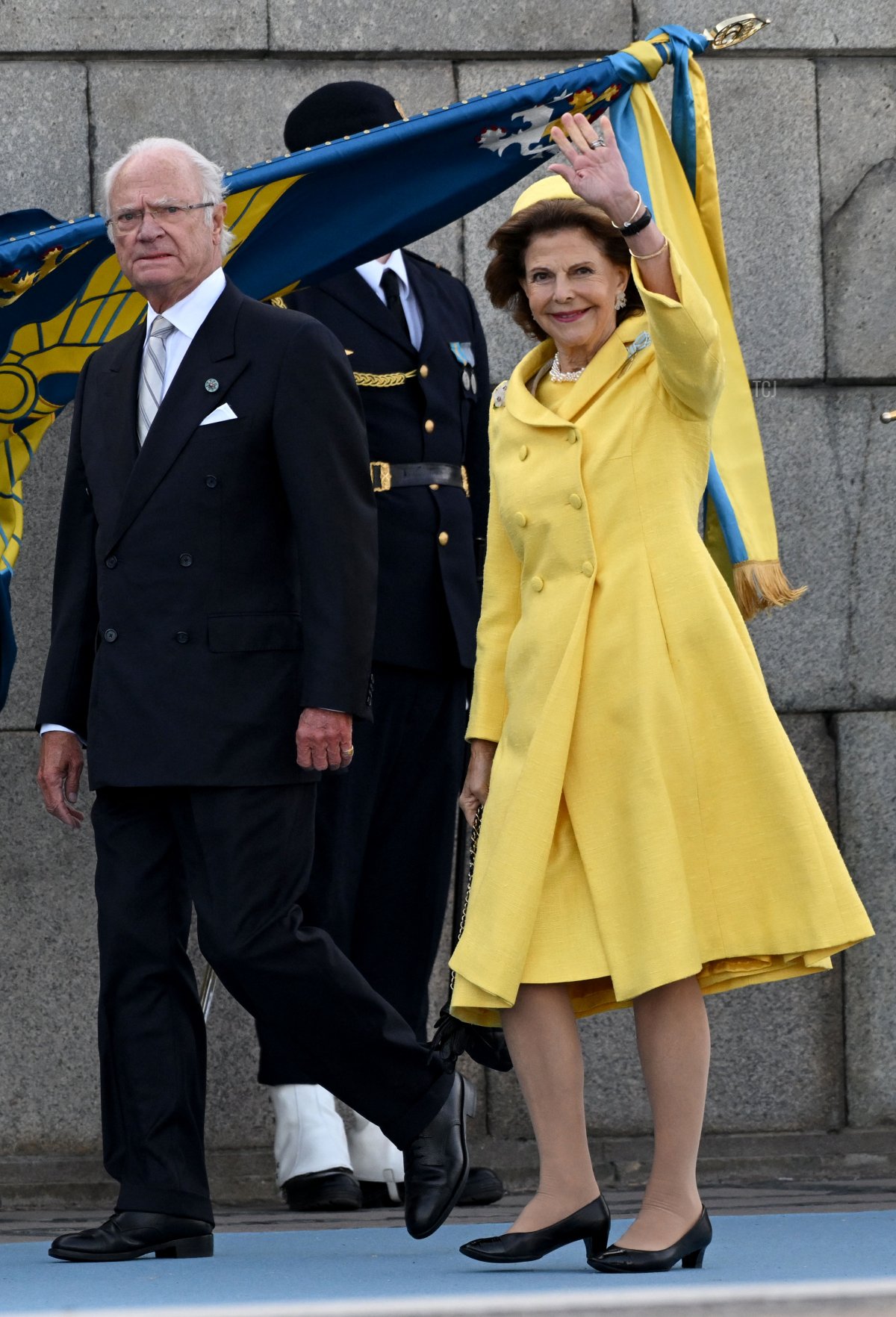 Re Carlo XVI Gustavo e Regina Silvia di Svezia arrivano al Palazzo Reale durante le celebrazioni del Giubileo d’Oro a Stoccolma il 16 settembre 2023 (JONATHAN NACKSTRAND/AFP via Getty Images)