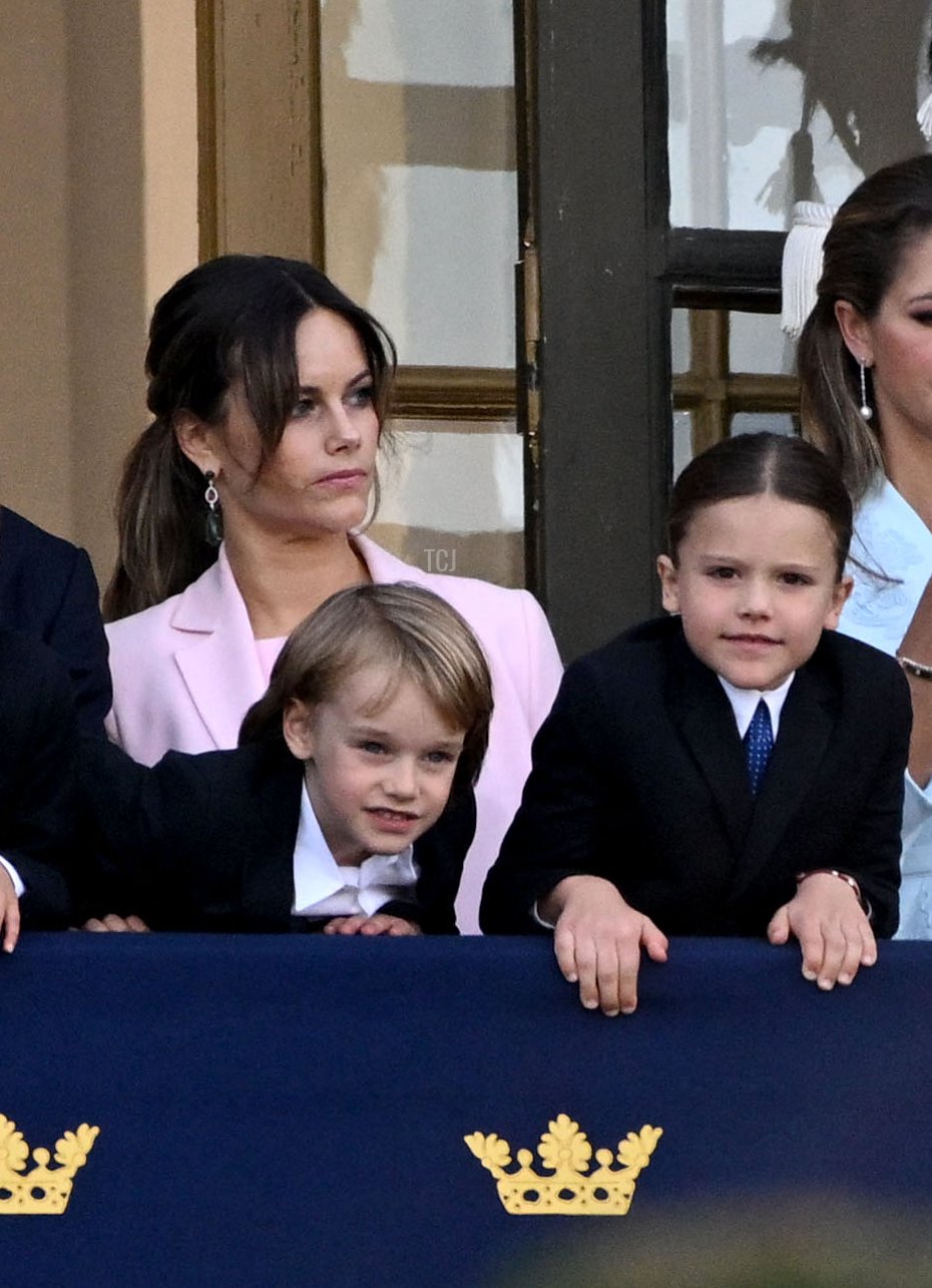 La Principessa Sofia, il Principe Gabriel e il Principe Alessandro di Svezia sono stati fotografati al Palazzo Reale durante le celebrazioni del Giubileo d’Oro per Re Carlo XVI Gustavo di Svezia a Stoccolma il 16 settembre 2023 (JONATHAN NACKSTRAND/AFP via Getty Images)