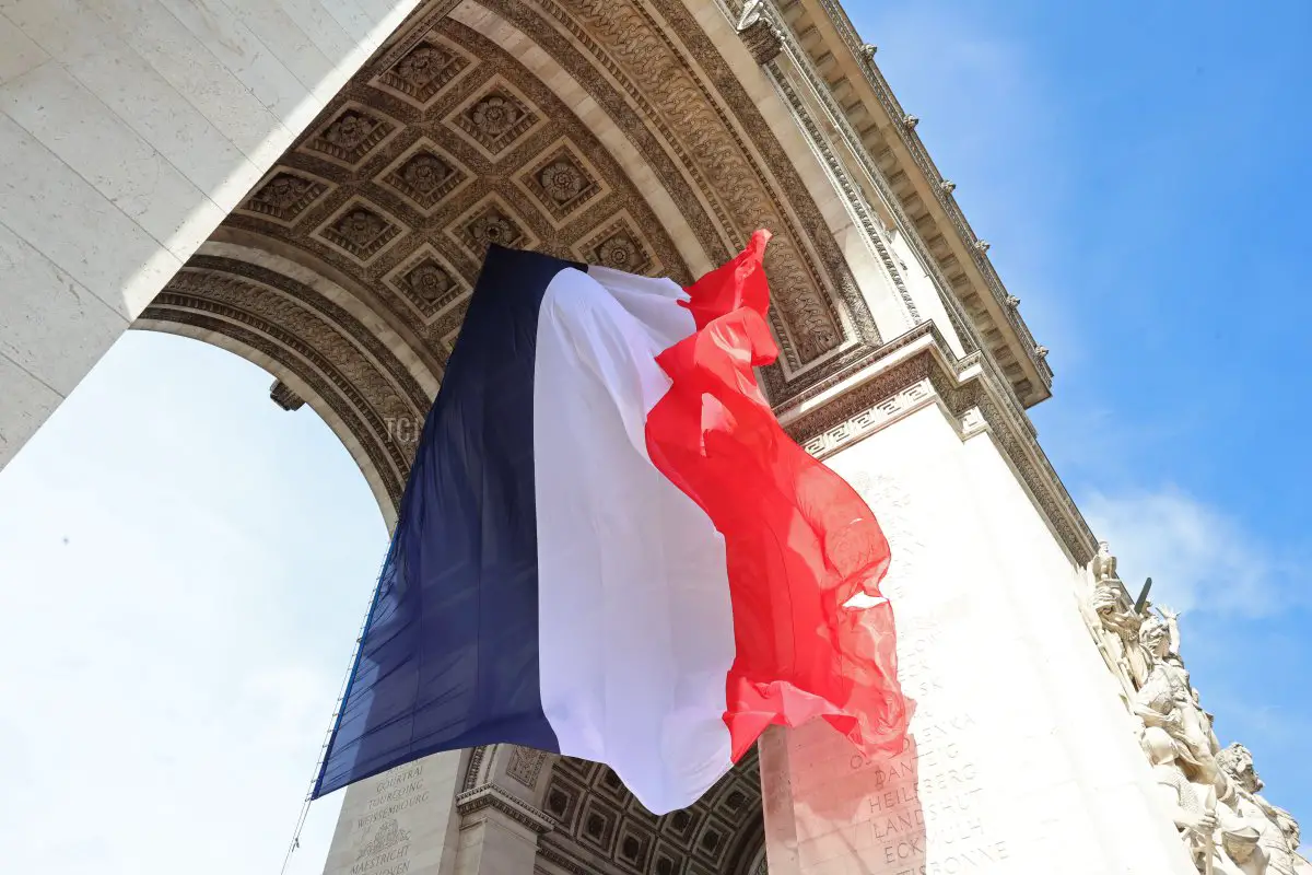 Vista generale dell'Arc De Triomphe in preparazione per un'accoglienza cerimoniale per Re Carlo III e Regina Camilla il 20 settembre 2023 a Parigi, Francia (Chris Jackson/Getty Images)