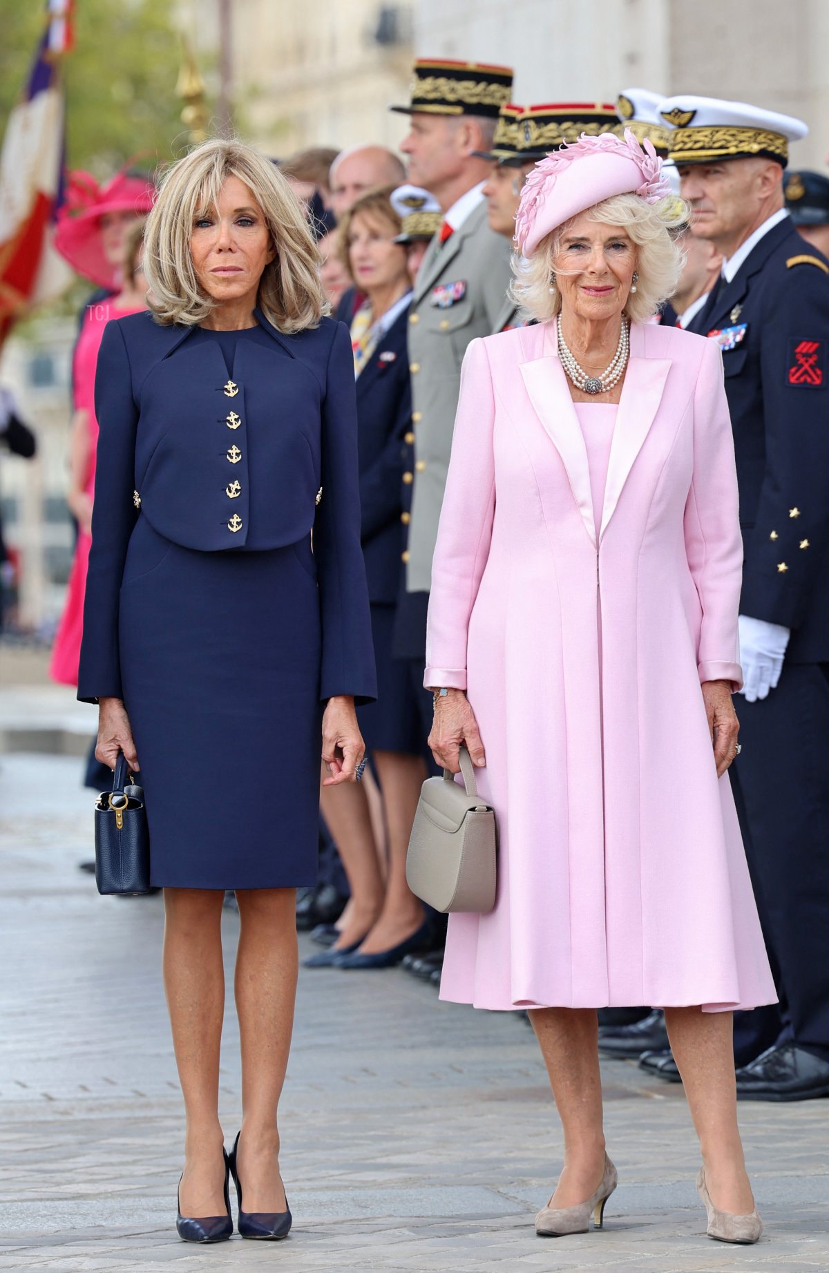 Brigitte Macron e Regina Camilla del Regno Unito durante una cerimonia di benvenuto ufficiale all'inizio di una visita di stato in Francia il 20 settembre 2023 (Chris Jackson - WPA Pool/Getty Images)