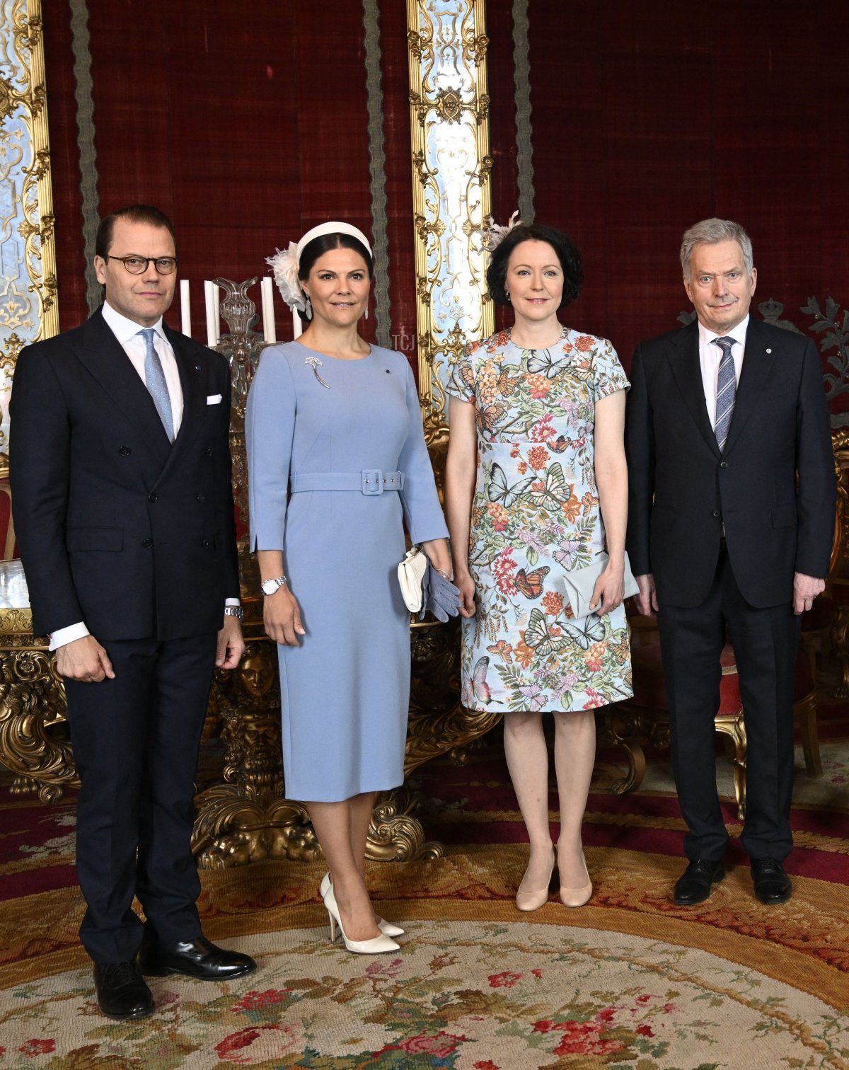 Il Principe Daniel di Svezia, la Principessa Ereditiera Victoria di Svezia, la First Lady finlandese Jenni Haukio, e il Presidente della Finlandia Sauli Niinistö posano per una foto al Palazzo Reale di Stoccolma durante la visita di stato finlandese in Svezia il 17 maggio 2022 (HENRIK MONTGOMERY/TT News Agency/AFP via Getty Images)