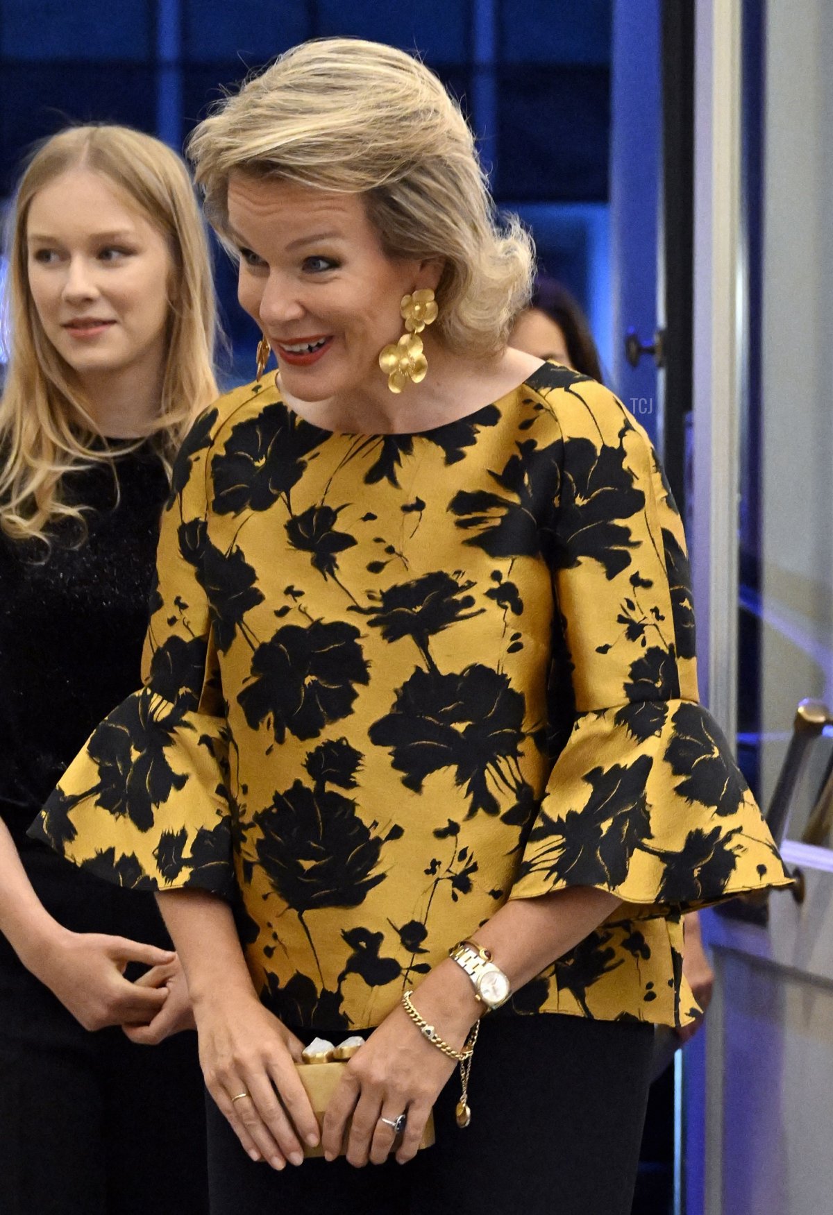 La regina Matilde dei Belgi, insieme alla principessa Eleonora, assiste a una rappresentazione di Cassandra al Teatro Reale della Monnaie a Bruxelles il 21 settembre 2023 (ERIC LALMAND/BELGA MAG/AFP via Getty Images)