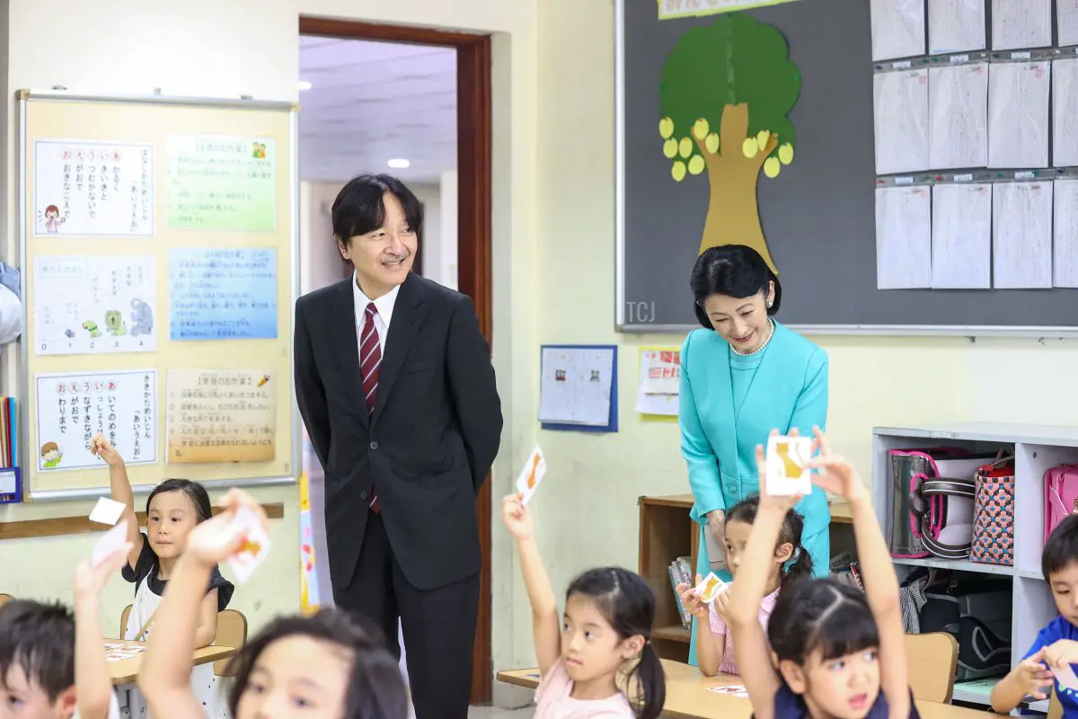 Il Principe e la Principessa ereditaria del Giappone visitano la Scuola Giapponese di Hanoi il 22 settembre 2023 (GIANG SON/AFP via Getty Images)