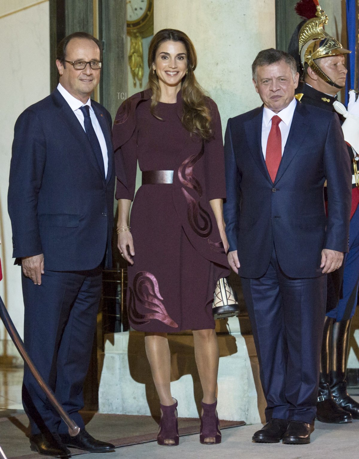 French President Francois Hollande greets King Abdullah II and Queen Rania of Jordan ahead of a state dinner at the Elysee Palace in Paris on September 17, 2014 (FRED DUFOUR/AFP via Getty Images)