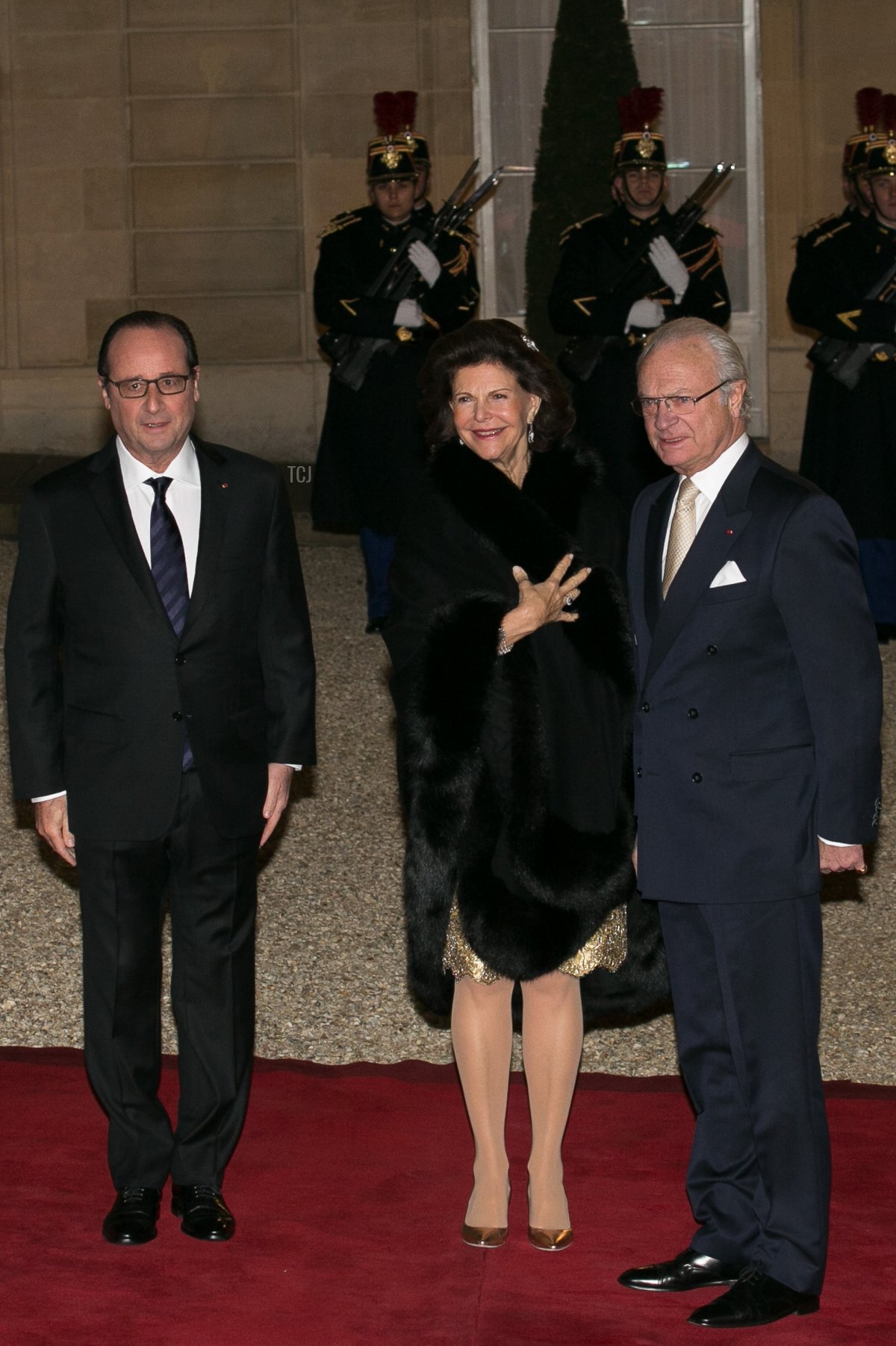 French President Francois Hollande greets King Carl XVI Gustaf and Queen Silvia of Sweden ahead of a state dinner at the Elysee Palace in Paris on December 2, 2014 (Marc Piasecki/Getty Images)