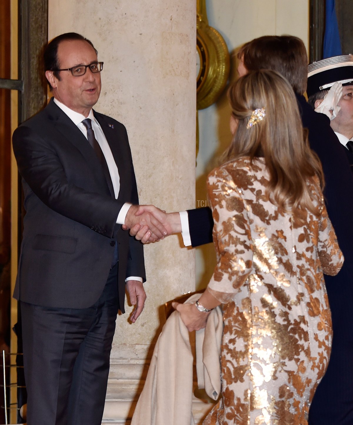 French President Francois Hollande greets King Willem-Alexander and Queen Maxima of the Netherlands ahead of a state dinner at the Elysee Palace in Paris on March 10, 2016 (Pascal Le Segretain/Getty Images)