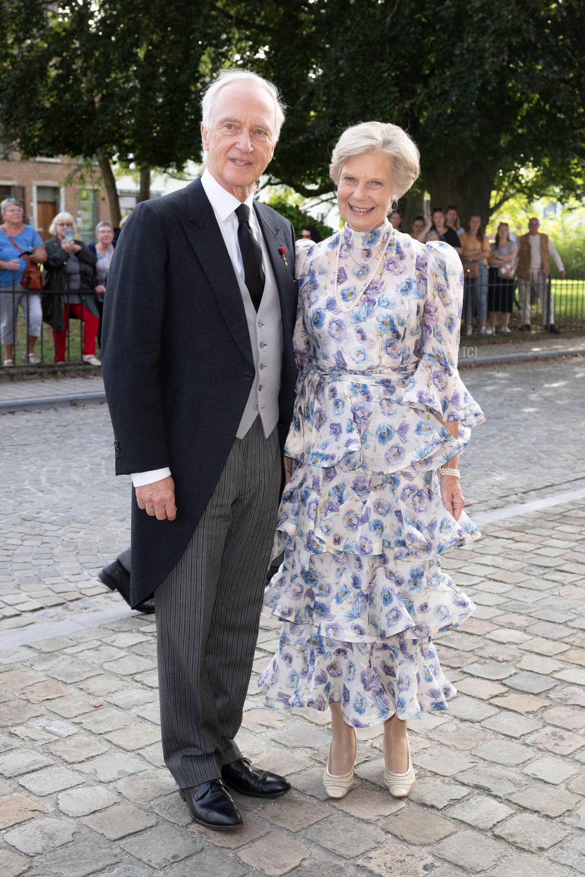 L'Arciduca Carlo Cristiano e l'Arciduchessa Maria-Astrid d'Austria partecipano al matrimonio del loro figlio, l'Arciduca Alessandro, e Natacha Roumiantzoff-Pachkevitch a Beloeil, Belgio, il 29 settembre 2023 (David Niviere/Abaca Press/Alamy)