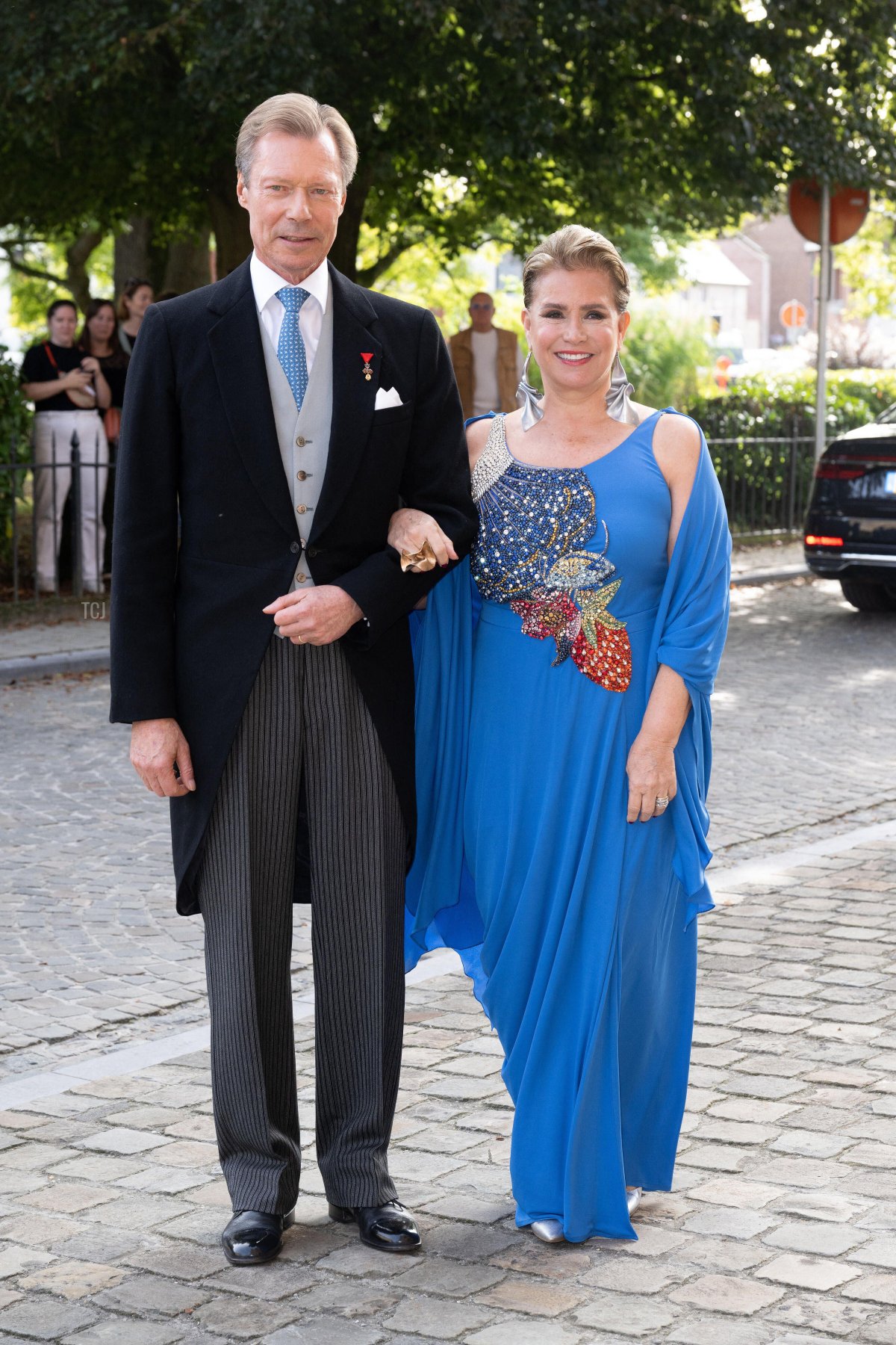 Il Granduca Henri e la Granduchessa Maria Teresa di Lussemburgo partecipano al matrimonio del loro nipote, l'Arciduca Alessandro d'Austria, e Natacha Roumiantzoff-Pachkevitch a Beloeil, Belgio, il 29 settembre 2023 (David Niviere/Abaca Press/Alamy)