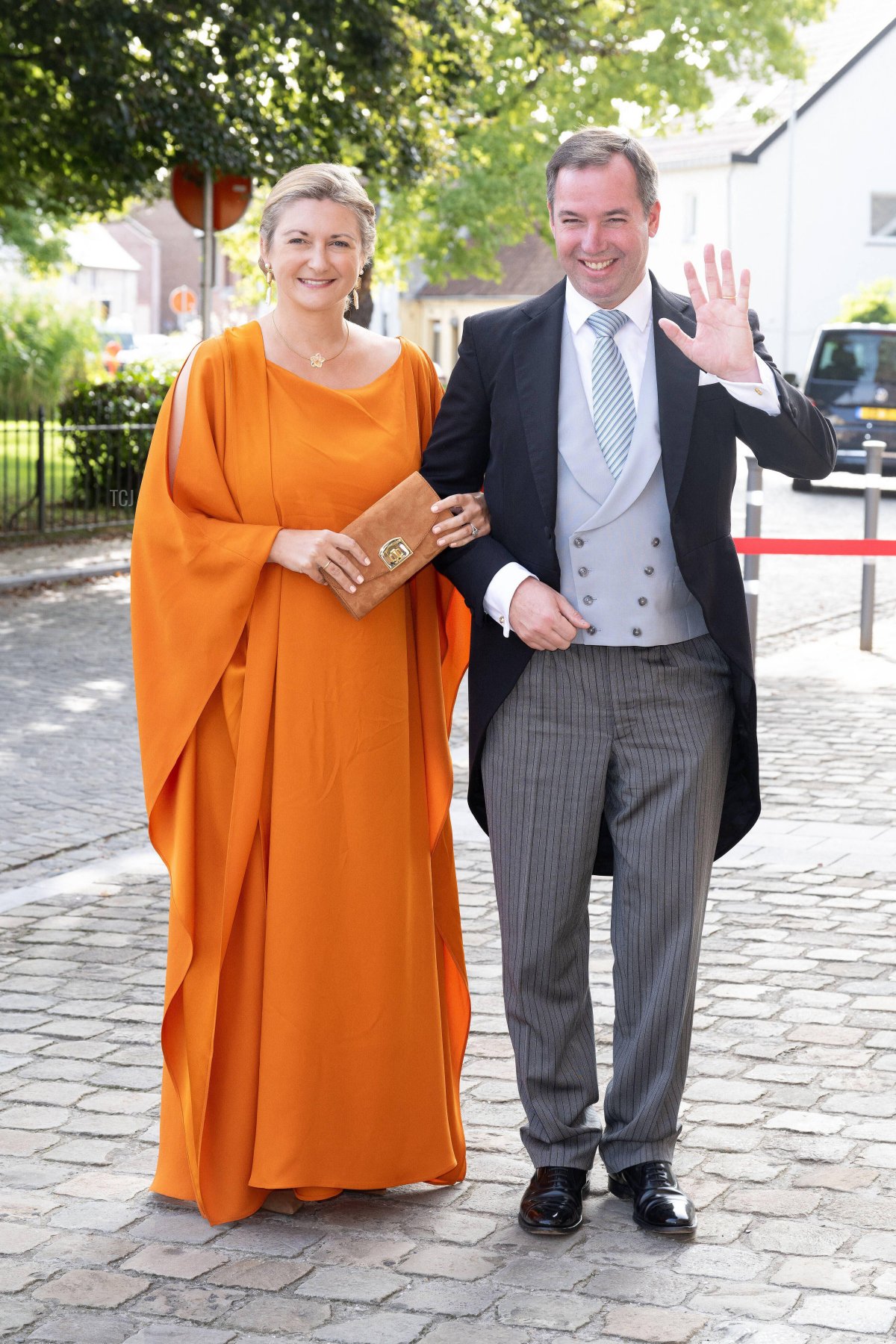 Il Granduca ereditario Guillaume e la Granduchessa ereditario Stephanie di Lussemburgo partecipano al matrimonio dell'Arciduca Alessandro d'Austria e Natacha Roumiantzoff-Pachkevitch a Beloeil, Belgio, il 29 settembre 2023 (David Niviere/Abaca Press/Alamy)