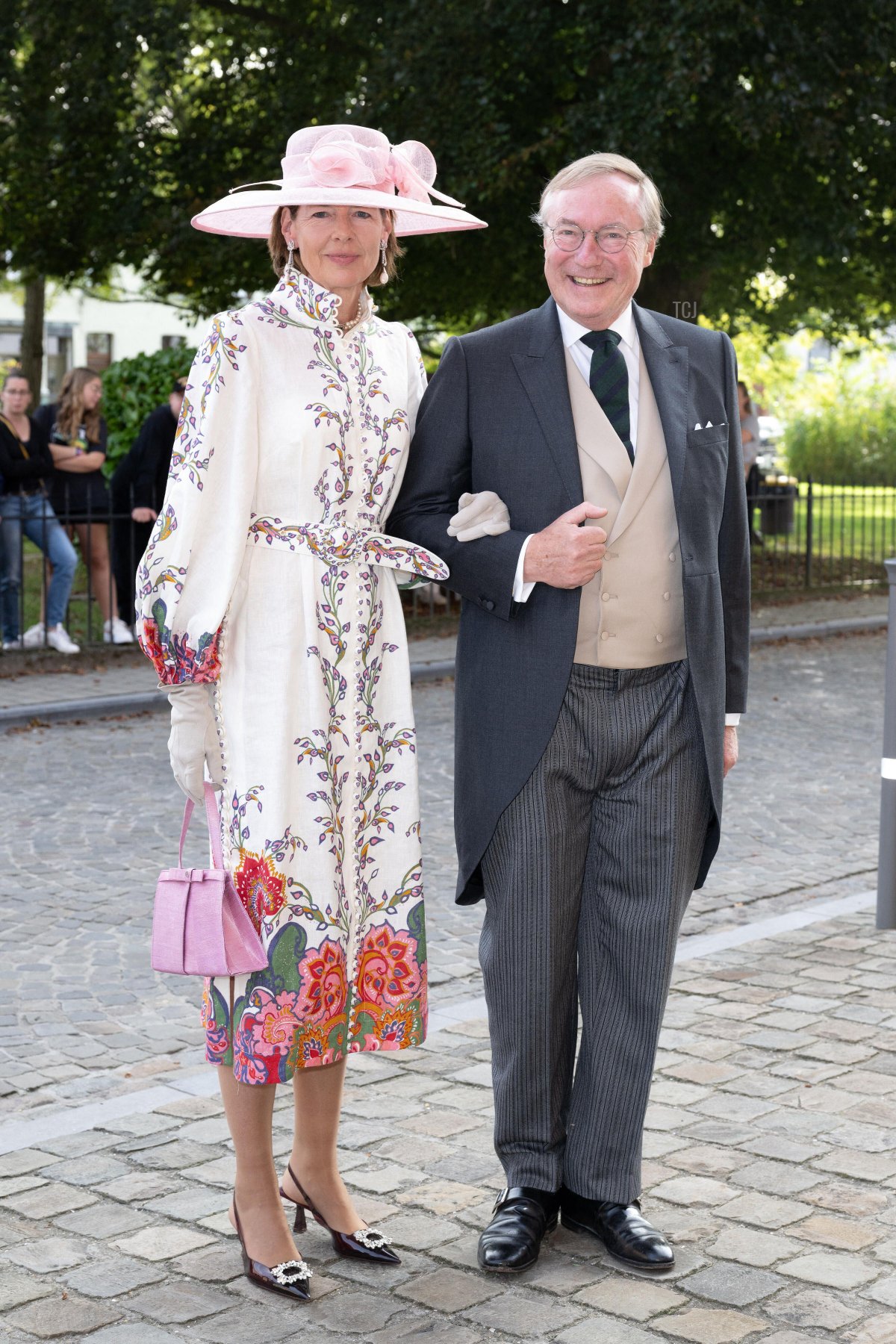 Il Principe Jean di Lussemburgo e la Contessa Diane di Nassau partecipano al matrimonio dell'Arciduca Alessandro d'Austria e Natacha Roumiantzoff-Pachkevitch a Beloeil, Belgio, il 29 settembre 2023 (David Niviere/Abaca Press/Alamy)