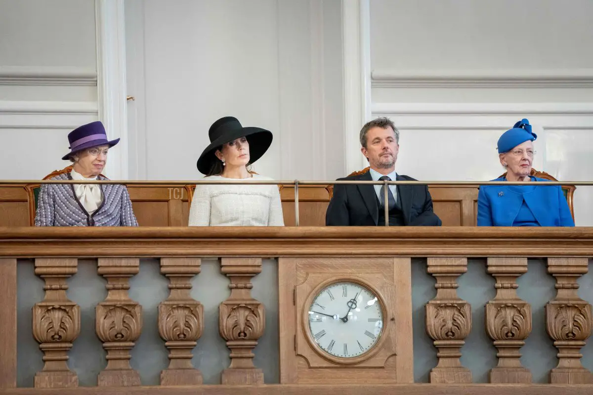 La Regina Margherita II, il Principe Ereditario Frederik, la Principessa ereditaria Mary e la Principessa Benedikte di Danimarca partecipano all'apertura del parlamento al Palazzo Christiansborg a Copenaghen il 3 ottobre 2023 (MADS CLAUS RASMUSSEN/Ritzau Scanpix/AFP via Getty Images)