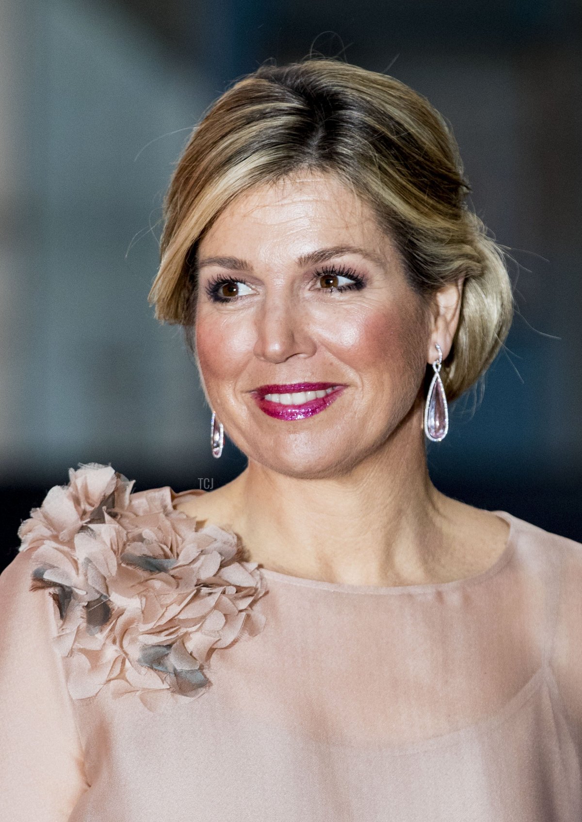 La Regina Maxima dei Paesi Bassi partecipa alla prima del musical The Color Purple al NDSM Warehouse di Amsterdam il 16 aprile 2018 (PATRICK VAN KATWIJK/AFP tramite Getty Images)