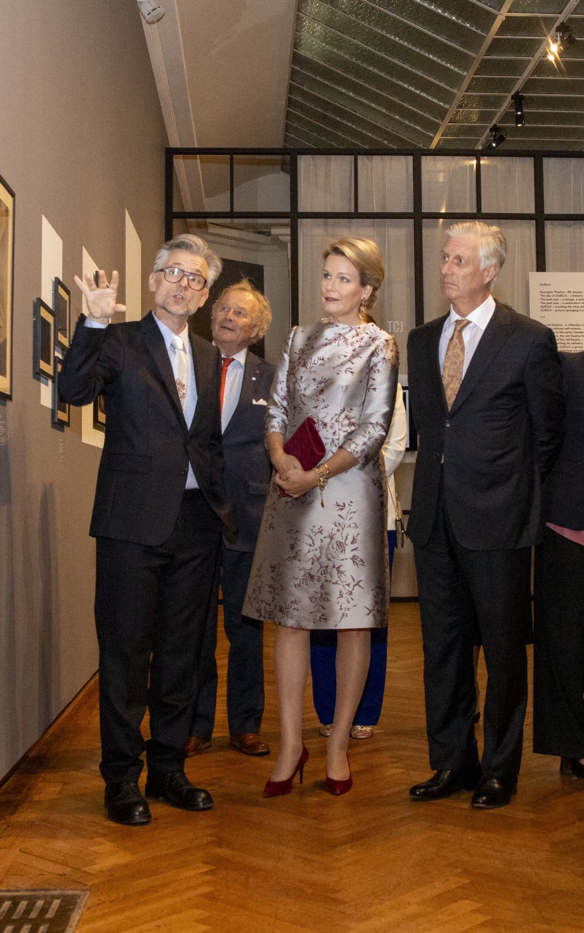 Il re Philippe e la regina Mathilde dei belgi visitano il Festival d'Arte Europalia a Bruxelles il 4 ottobre 2023 (HATIM KAGHAT/Belga/AFP via Getty Images)