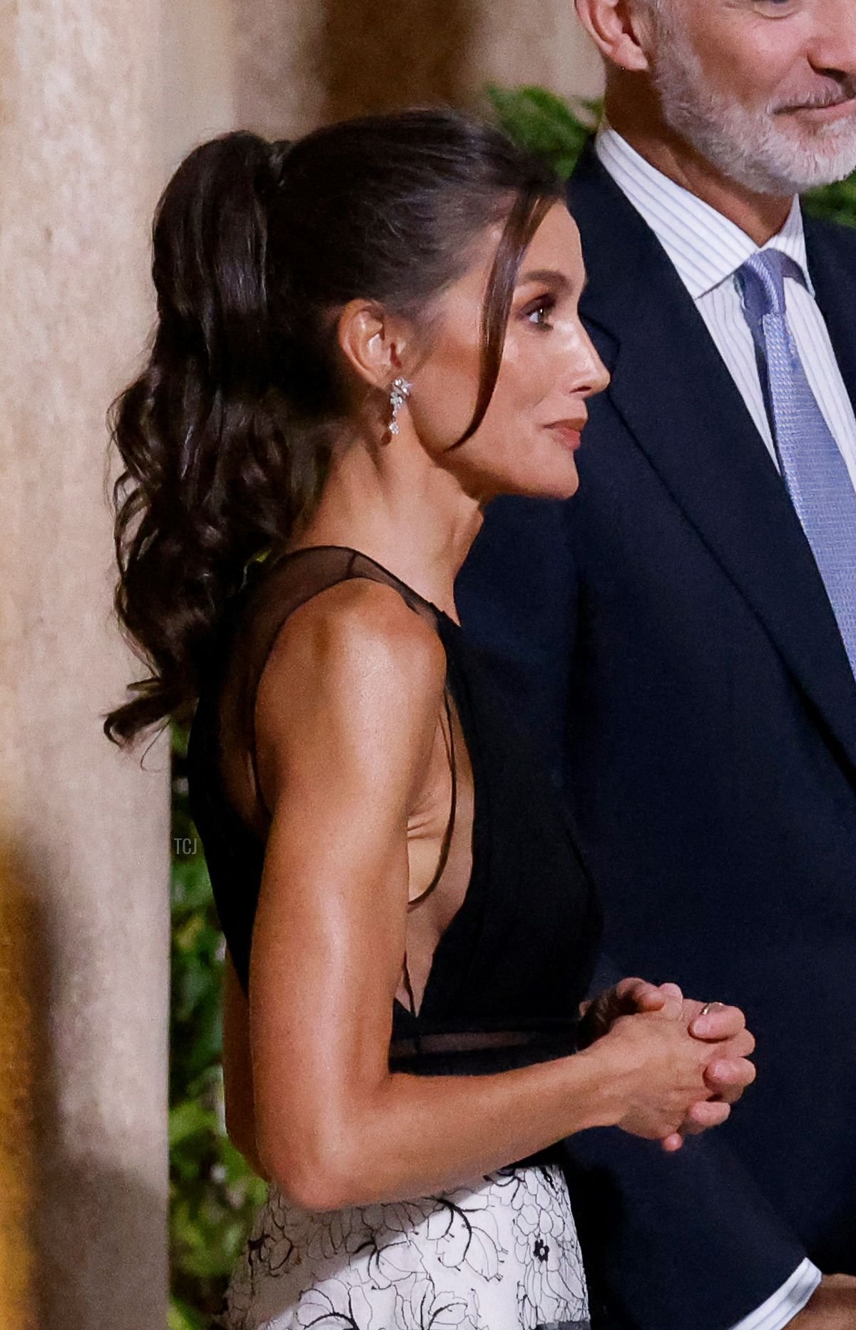 La Regina Letizia di Spagna è ritratta all'Alhambra durante il vertice della Comunità Politica Europea a Granada il 5 ottobre 2023 (LUDOVIC MARIN/AFP via Getty Images)