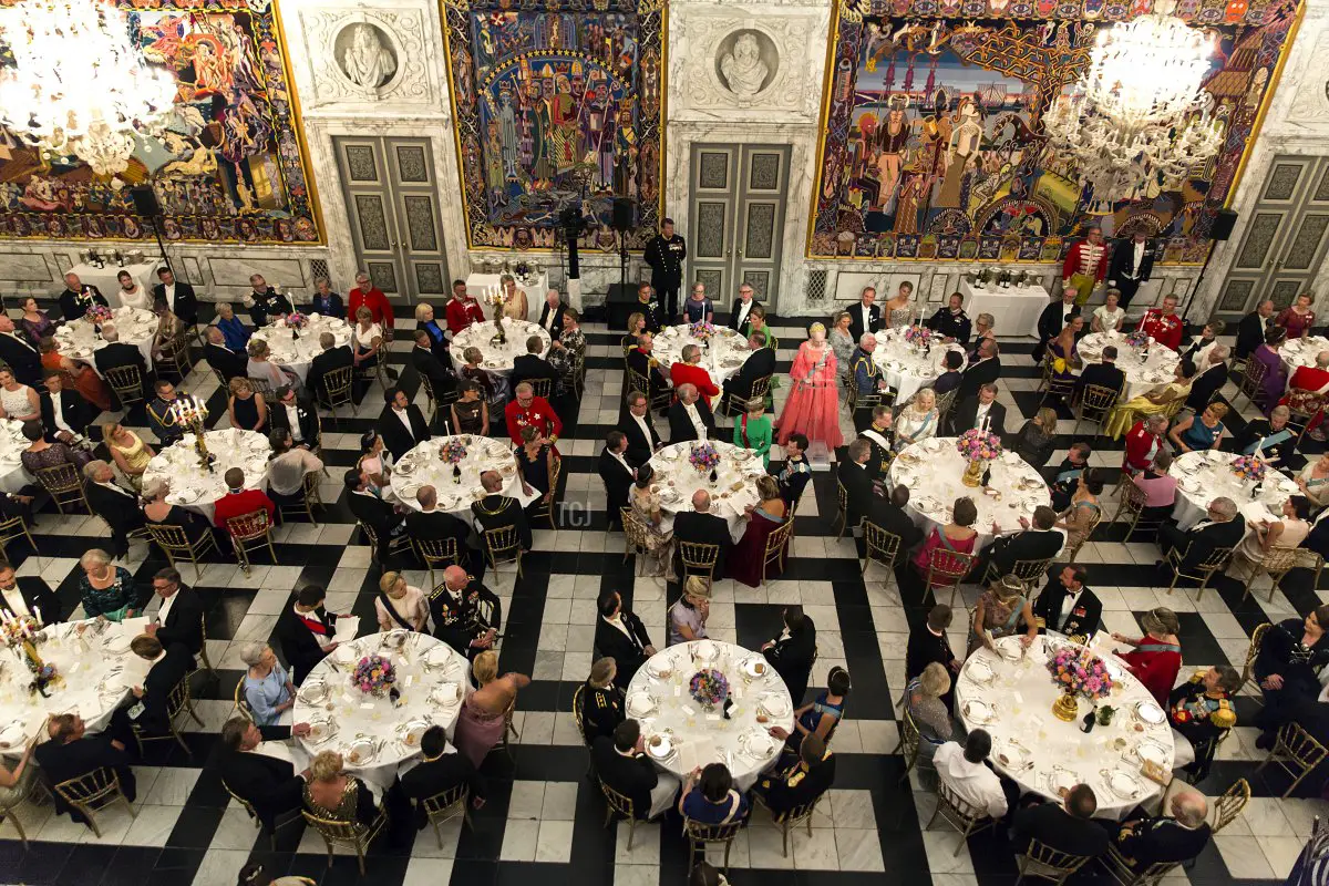 La Regina di Danimarca parla durante una cena di gala al Palazzo Christiansborg a Copenaghen per celebrare il cinquantesimo compleanno del Principe di Danimarca, 26 maggio 2018 (Ole Jensen/Getty Images)