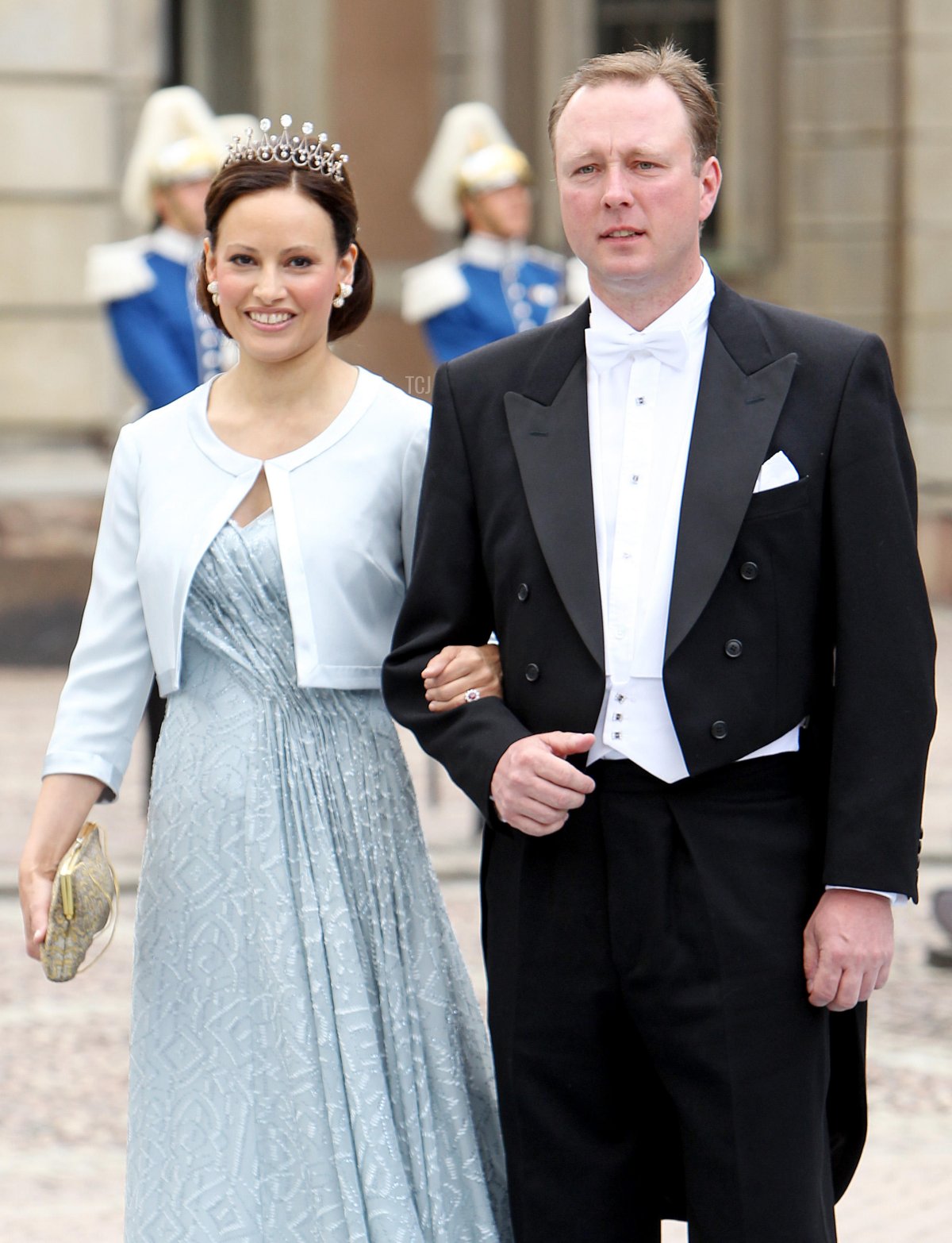 Il Principe Gustav di Sayn-Wittgenstein-Berleburg e Carina Axelsson arrivano per il matrimonio della Principessa Ereditaria Victoria di Svezia e Daniel Westling a Stoccolma il 19 giugno 2010 (Patrick van Katwijk/DPA Picture Alliance Archive/Alamy)