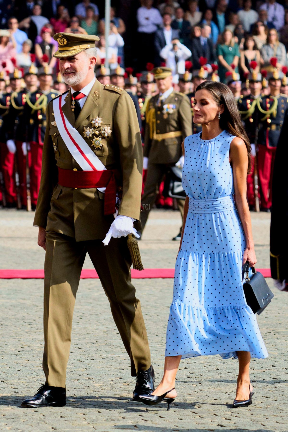 Il Re e la Regina di Spagna arrivano all'accademia militare di Saragozza per assistere alla giuramento della Principessa delle Asturie alla bandiera, 7 ottobre 2023 (agefotostock/Alamy)