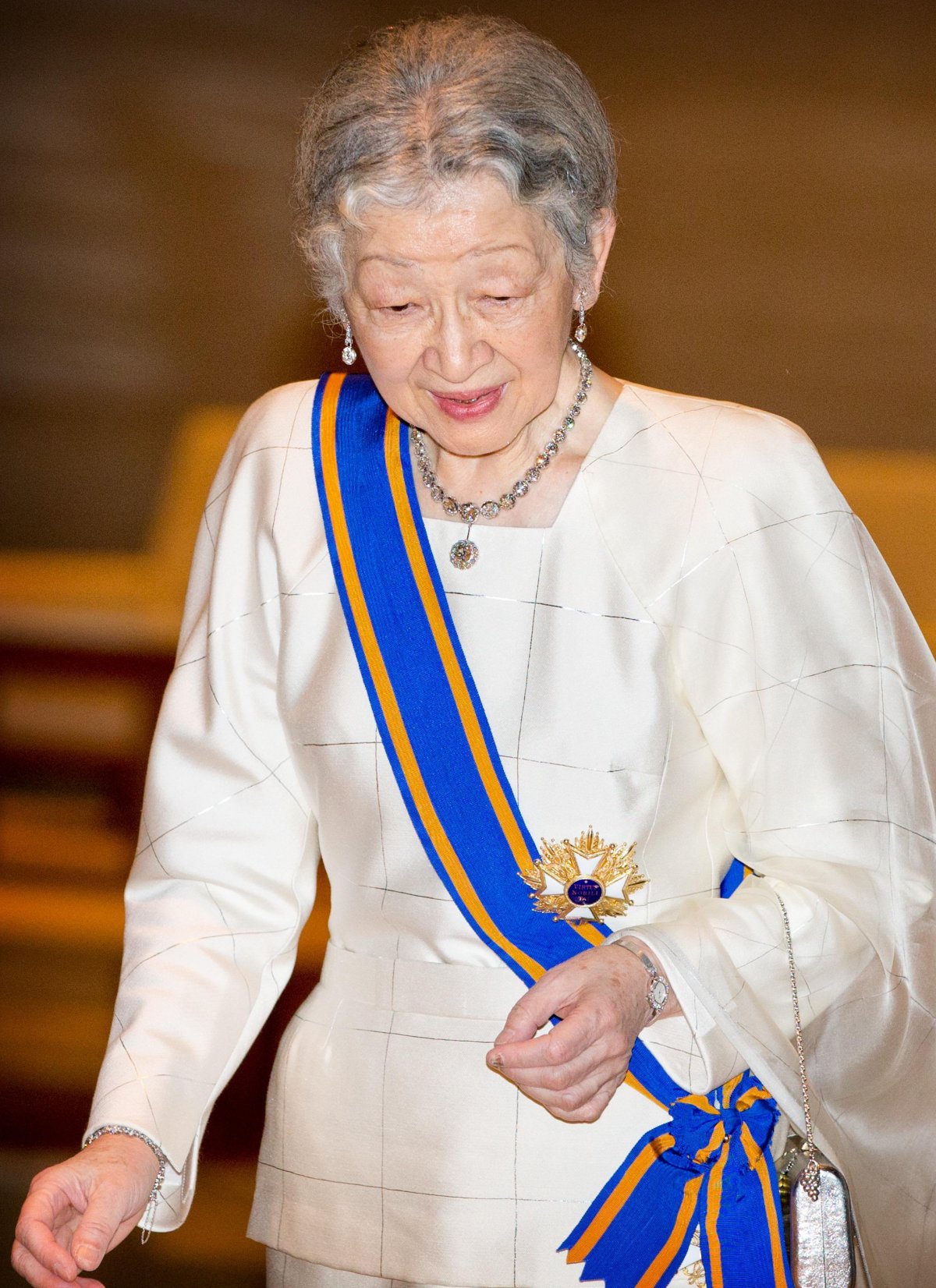 L'Imperatrice Michiko del Giappone partecipa a una cena di stato presso il Palazzo Imperiale di Tokyo durante la visita di stato olandese in Giappone il 29 ottobre 2014 (Patrick van Katwijk/DPA Picture Alliance/Alamy)