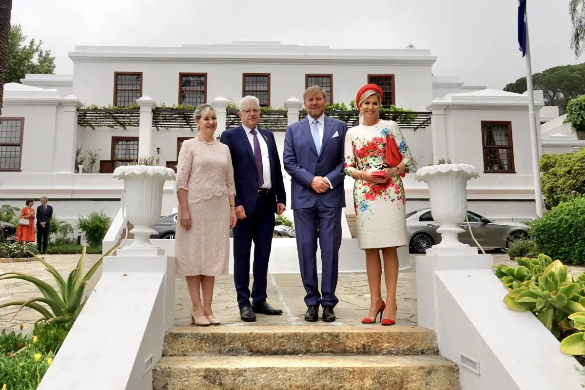 Il re Willem-Alexander e la regina Maxima dei Paesi Bassi vengono accolti a Città del Capo durante la loro visita di stato in Sudafrica il 20 ottobre 2023 (Koninklijk Huis)