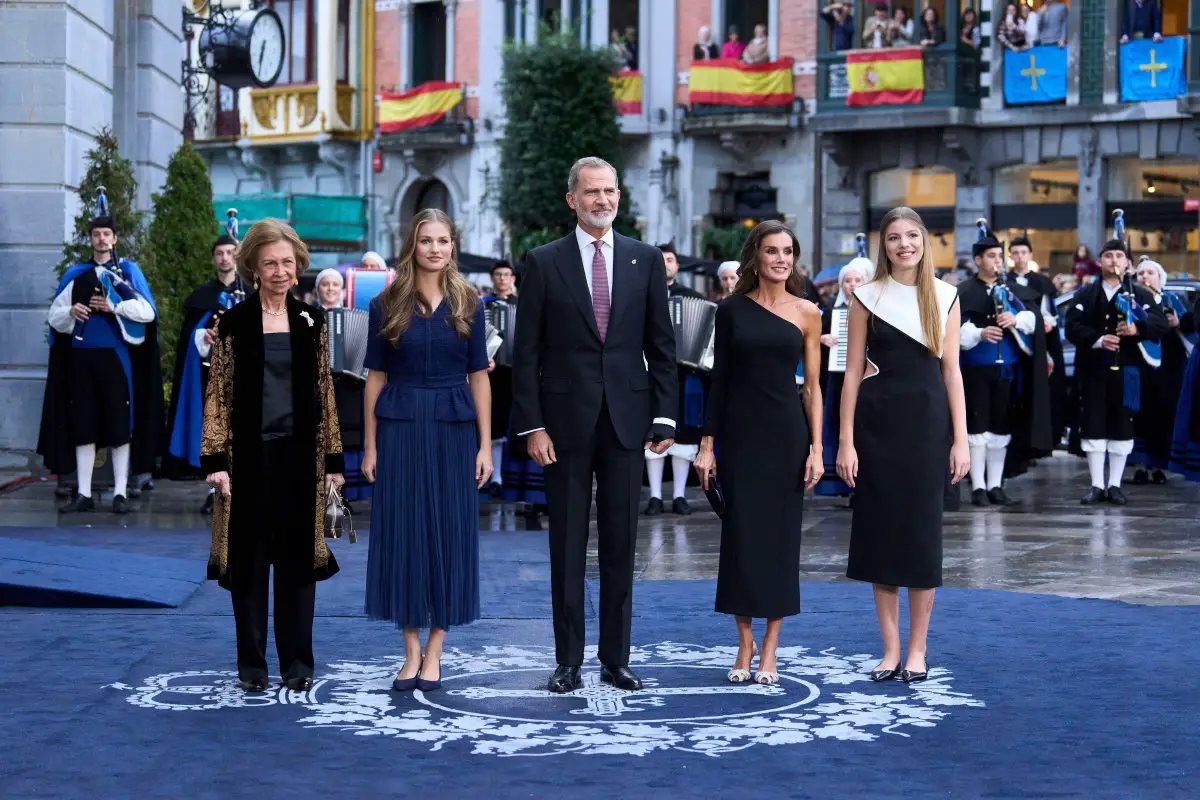 I membri della famiglia reale spagnola partecipano alla cerimonia di premiazione della Principessa delle Asturie a Oviedo il 20 ottobre 2023 (MPG/Alamy)